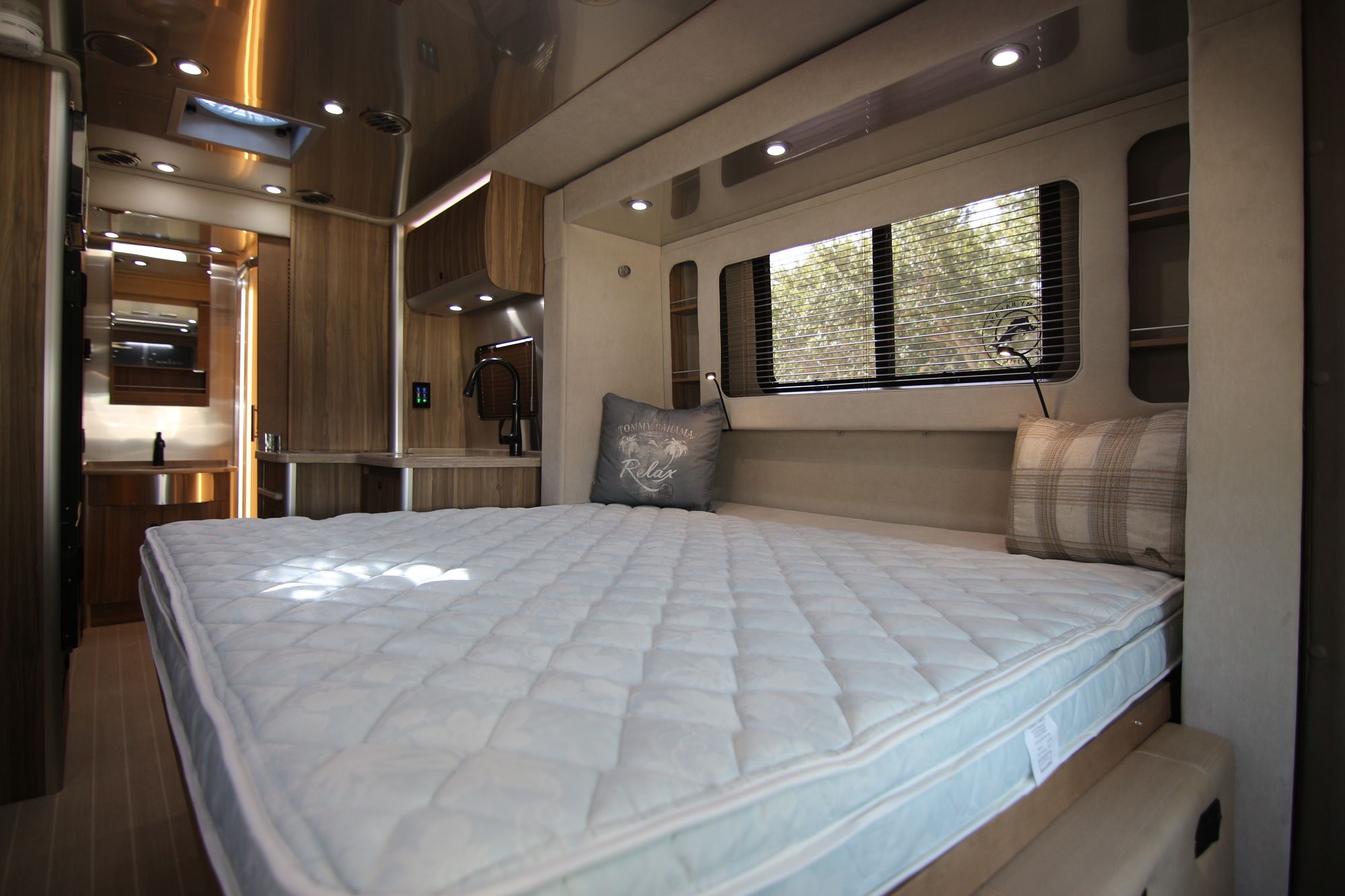 New 2019 Airstream Atlas TOMMY BAHAMA Class C  For Sale