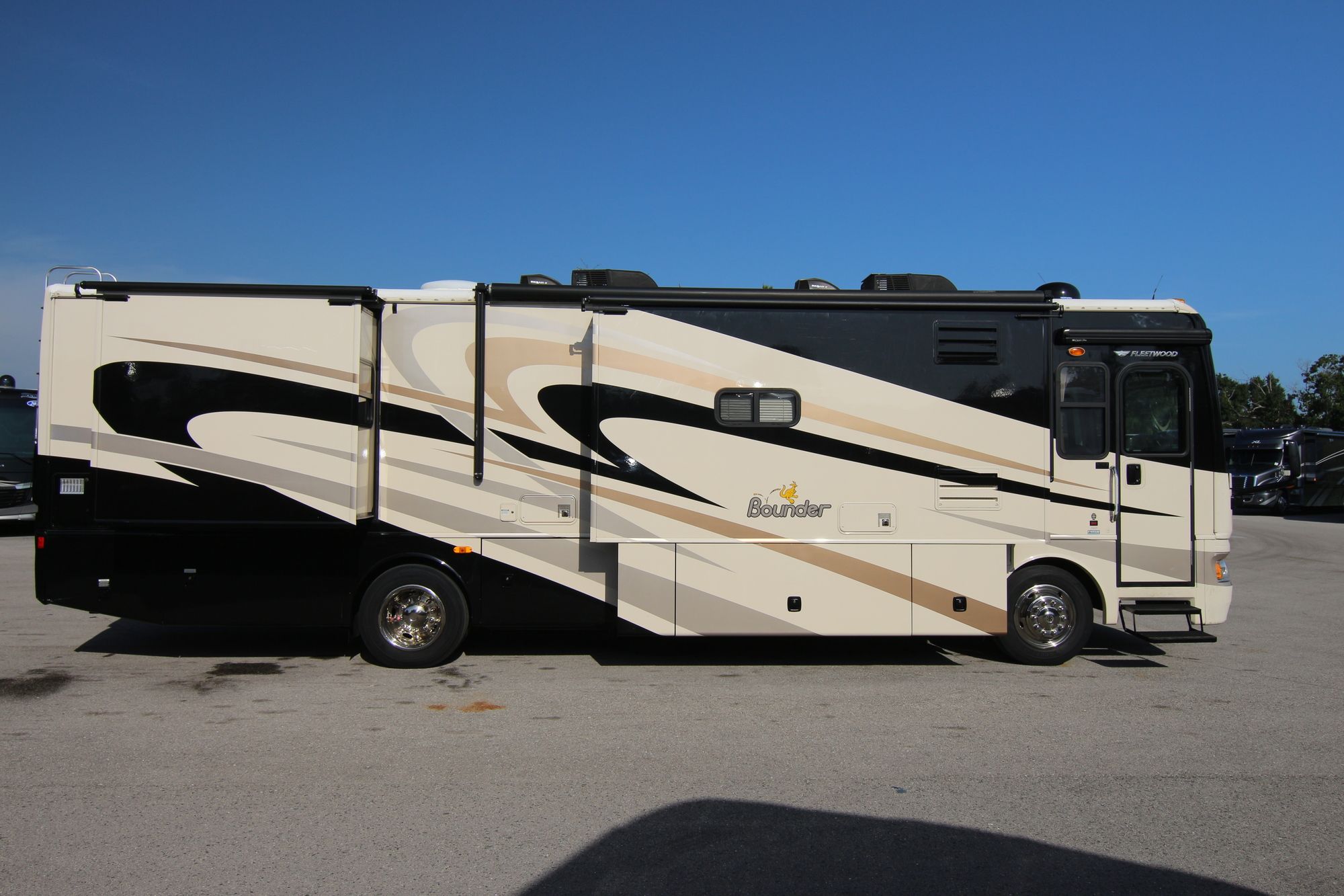 Used 2008 Fleetwood Bounder 36D Class A  For Sale