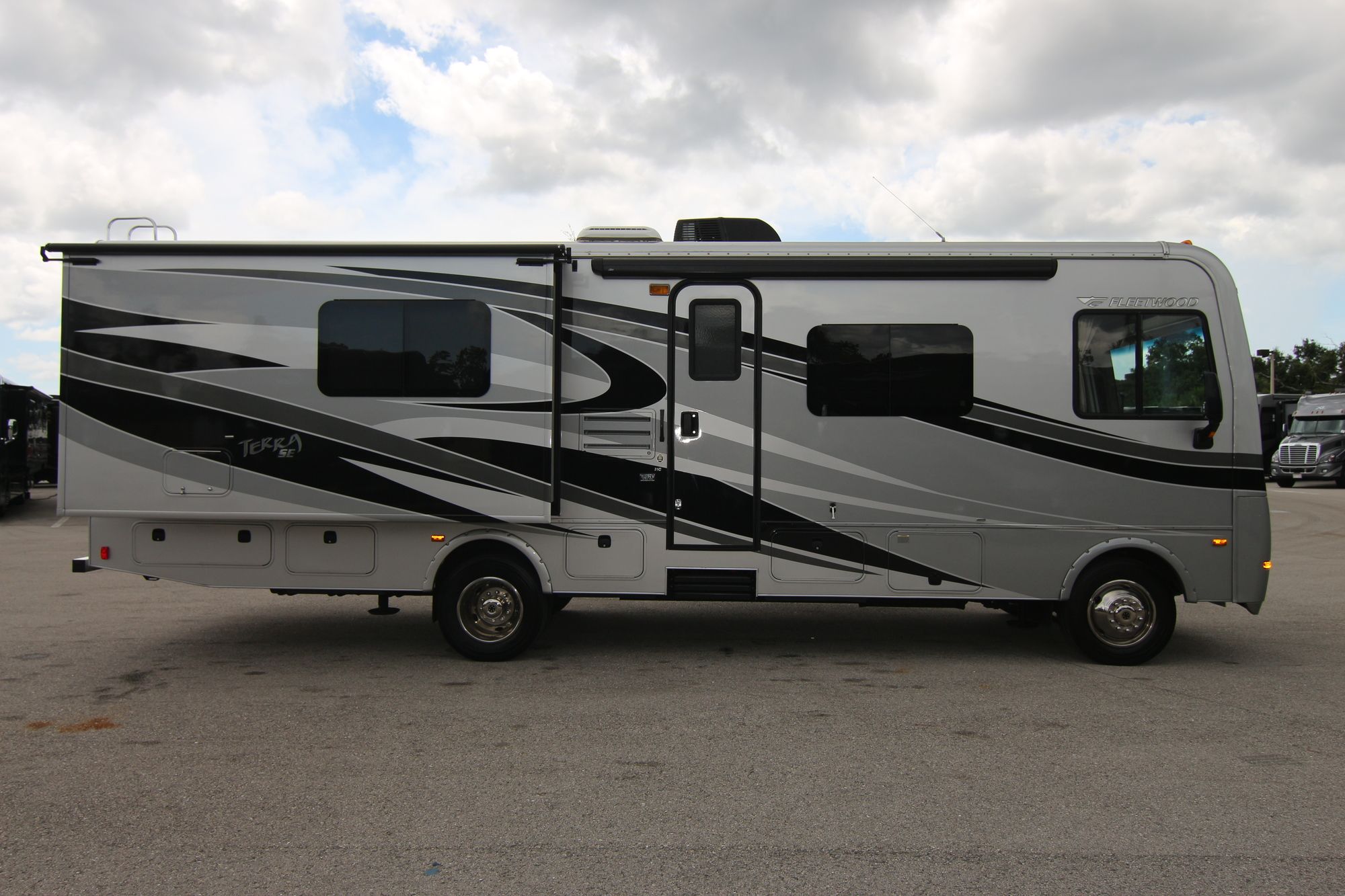 Used 2015 Fleetwood Terra 31C Class A  For Sale