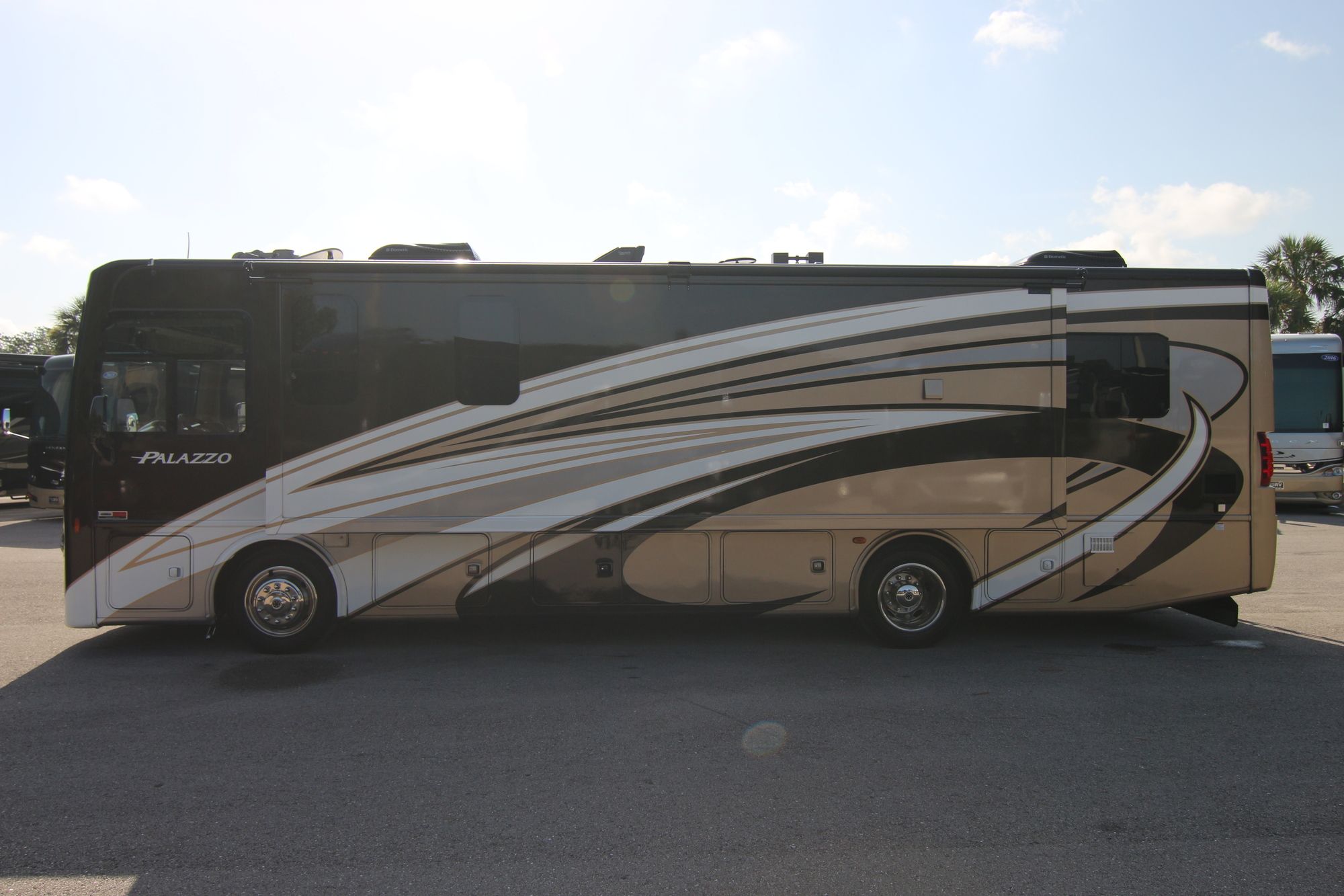 Used 2016 Thor Palazzo 33.2 Class A  For Sale