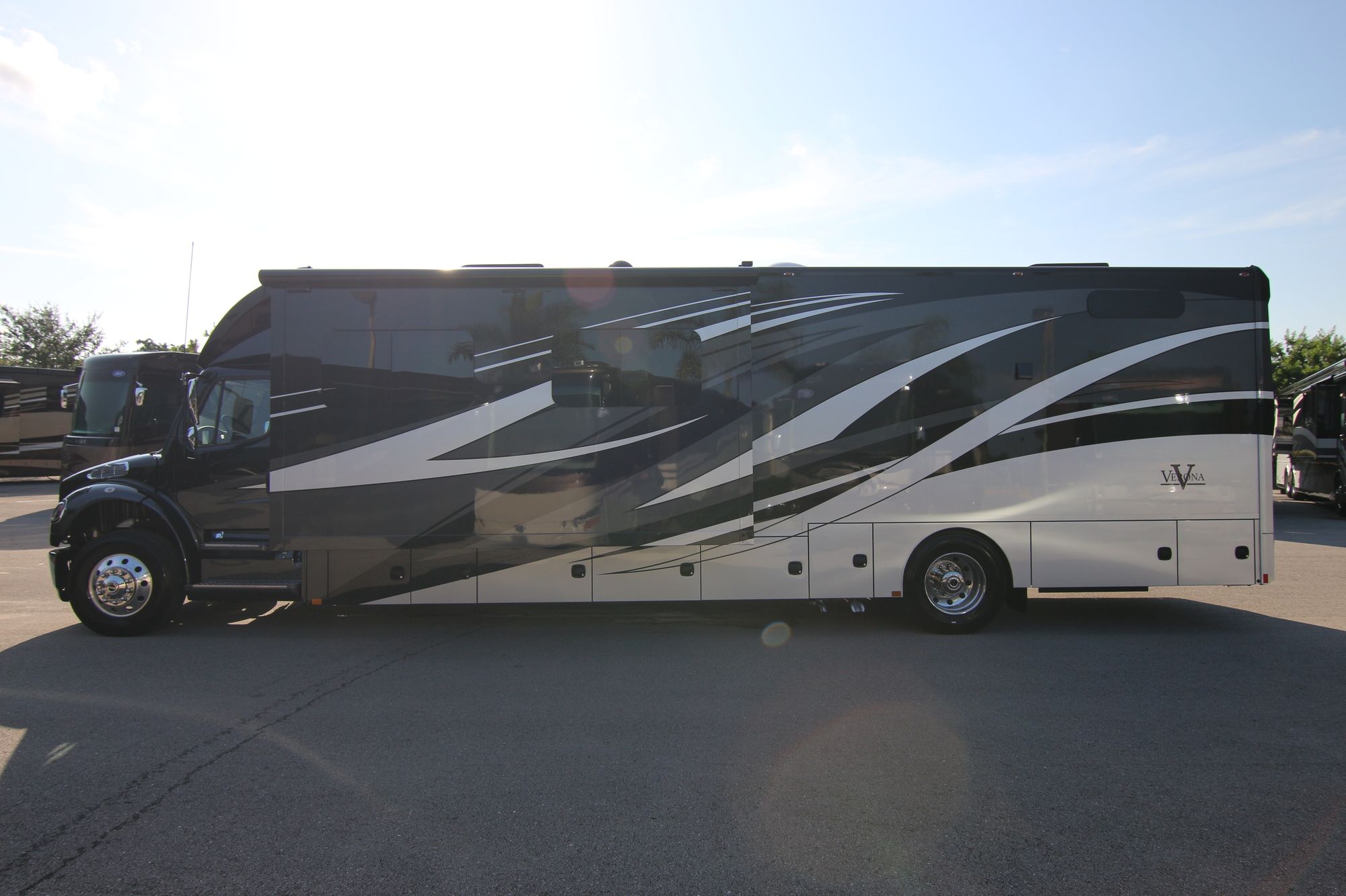 New 2020 Renegade Rv Verona 40VBH Super C  For Sale