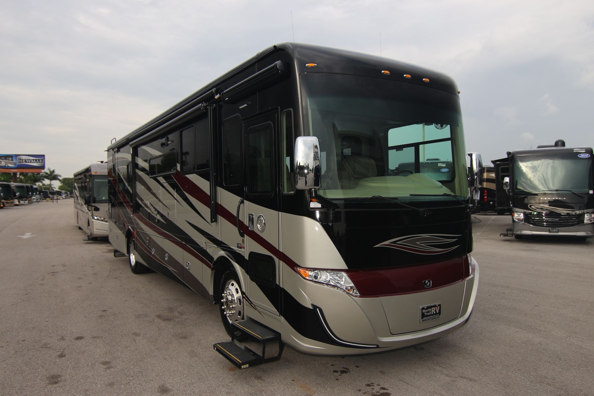 New 2019 Tiffin Motor Homes Allegro Red 37BA Class A  For Sale