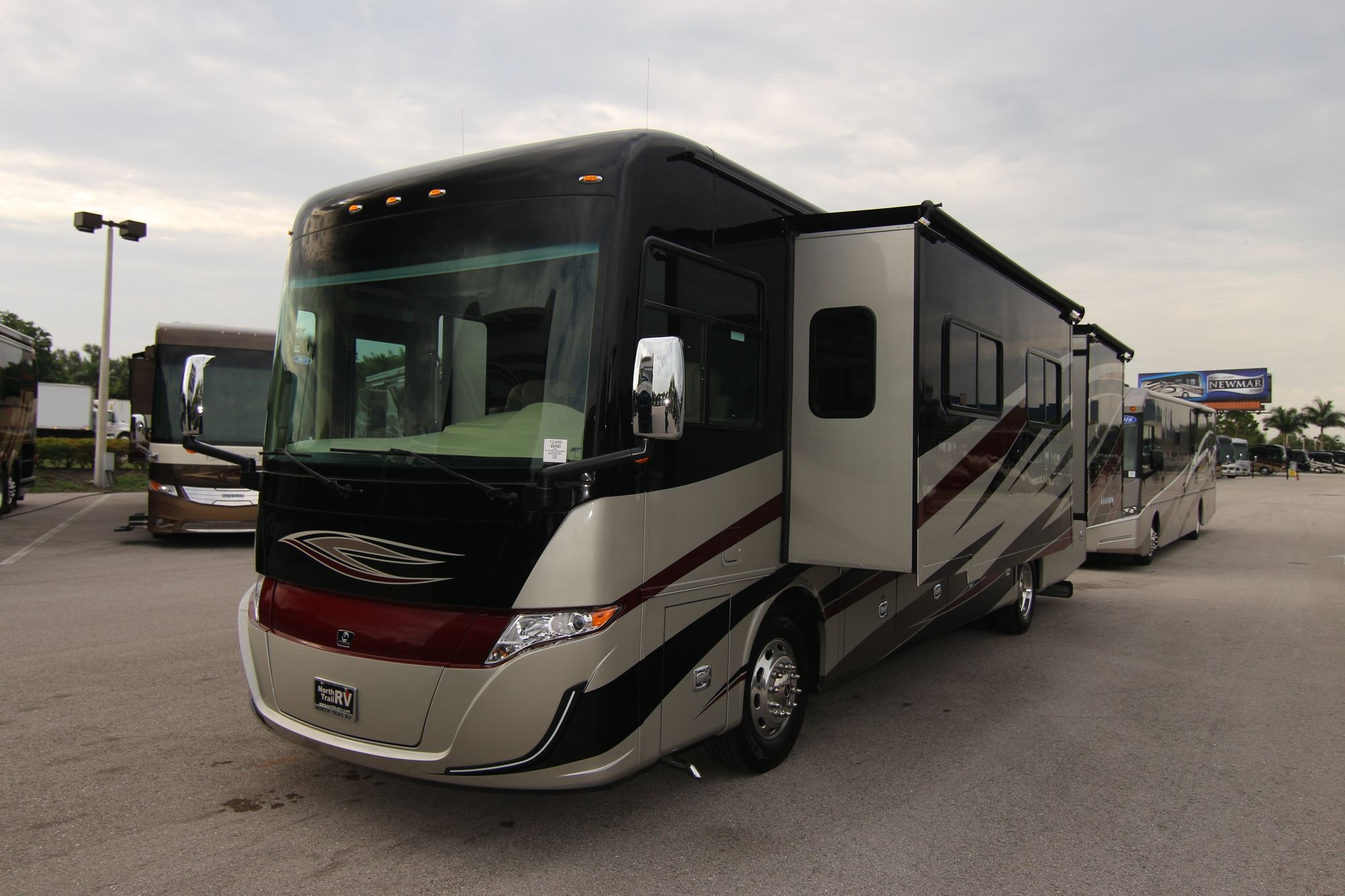 New 2019 Tiffin Motor Homes Allegro Red 37BA Class A  For Sale