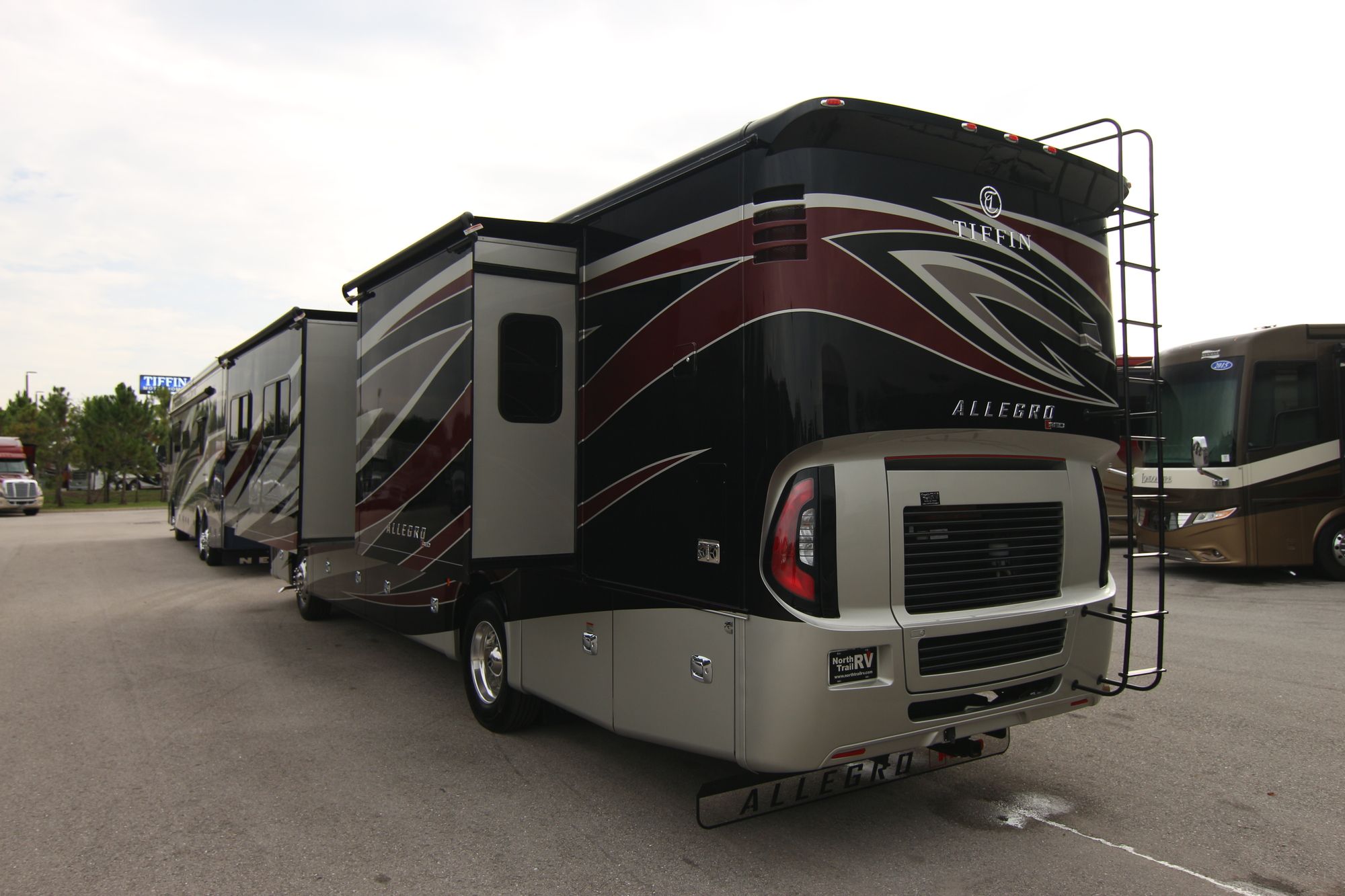 New 2019 Tiffin Motor Homes Allegro Red 37BA Class A  For Sale