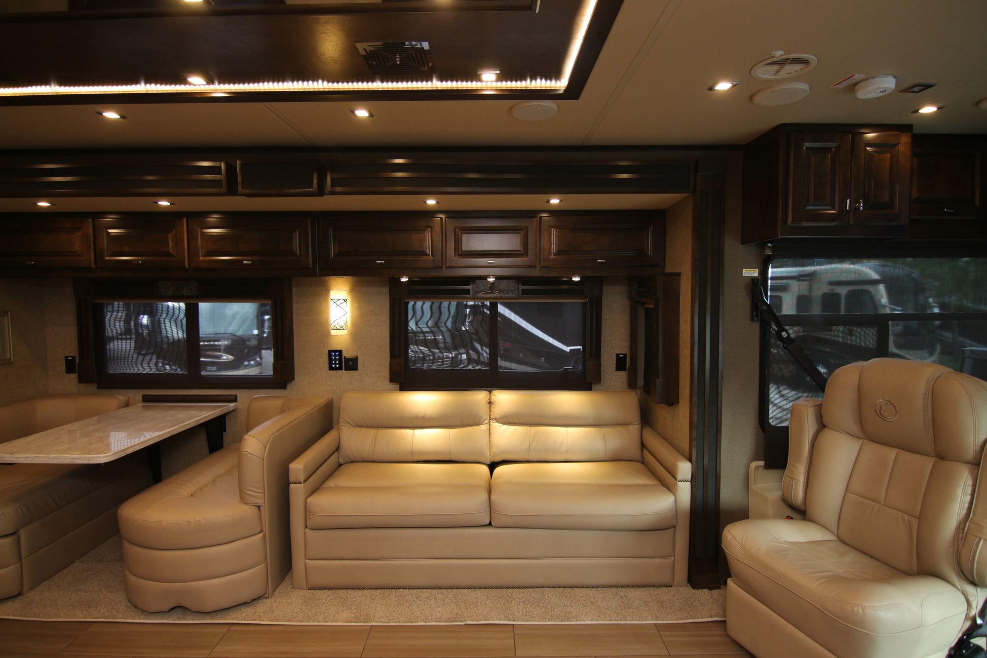 New 2019 Tiffin Motor Homes Allegro Red 37BA Class A  For Sale