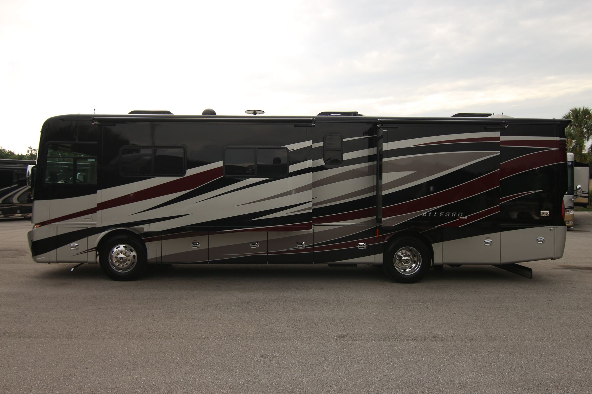 New 2019 Tiffin Motor Homes Allegro Red 37BA Class A  For Sale