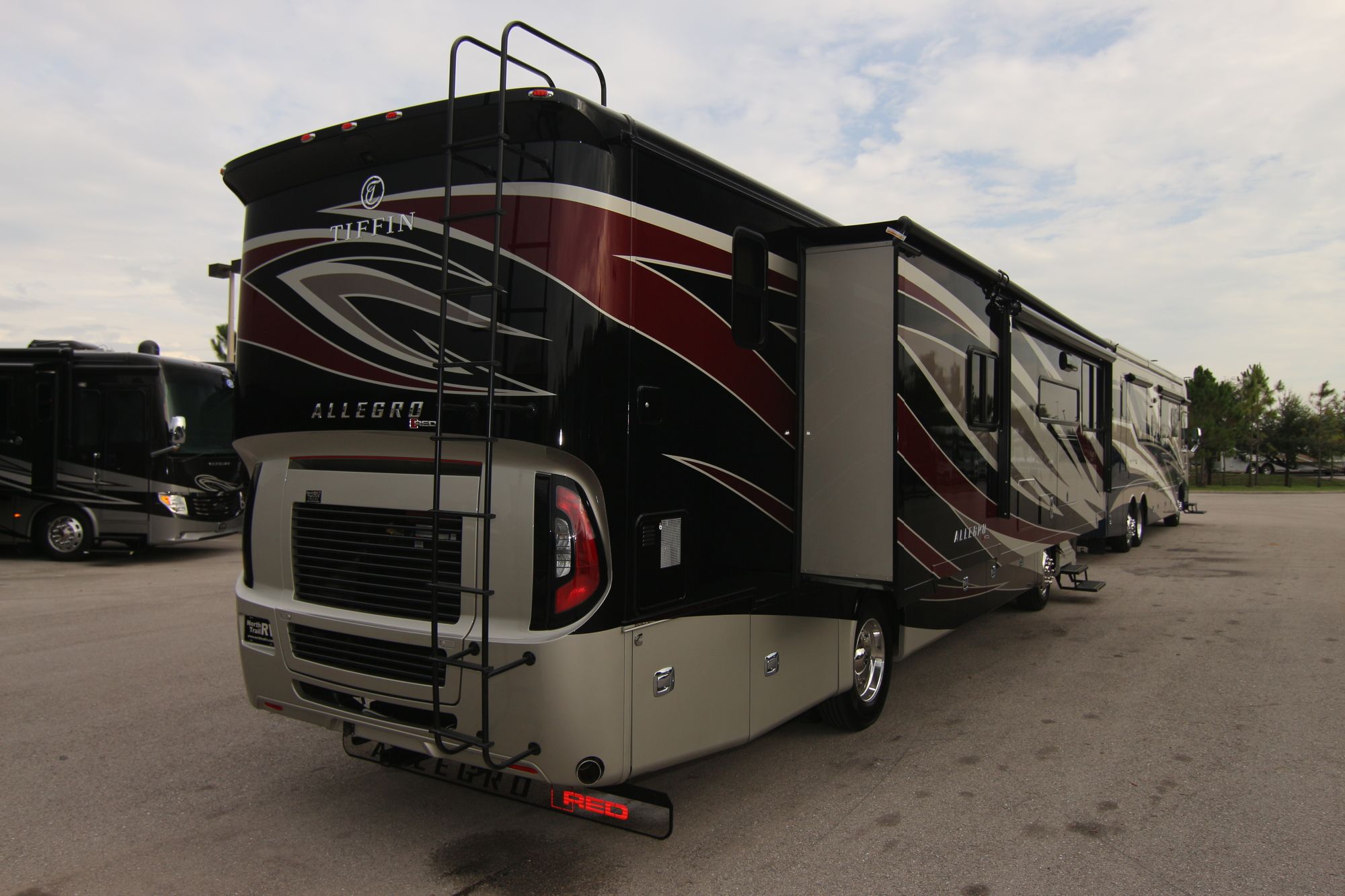 New 2019 Tiffin Motor Homes Allegro Red 37BA Class A  For Sale