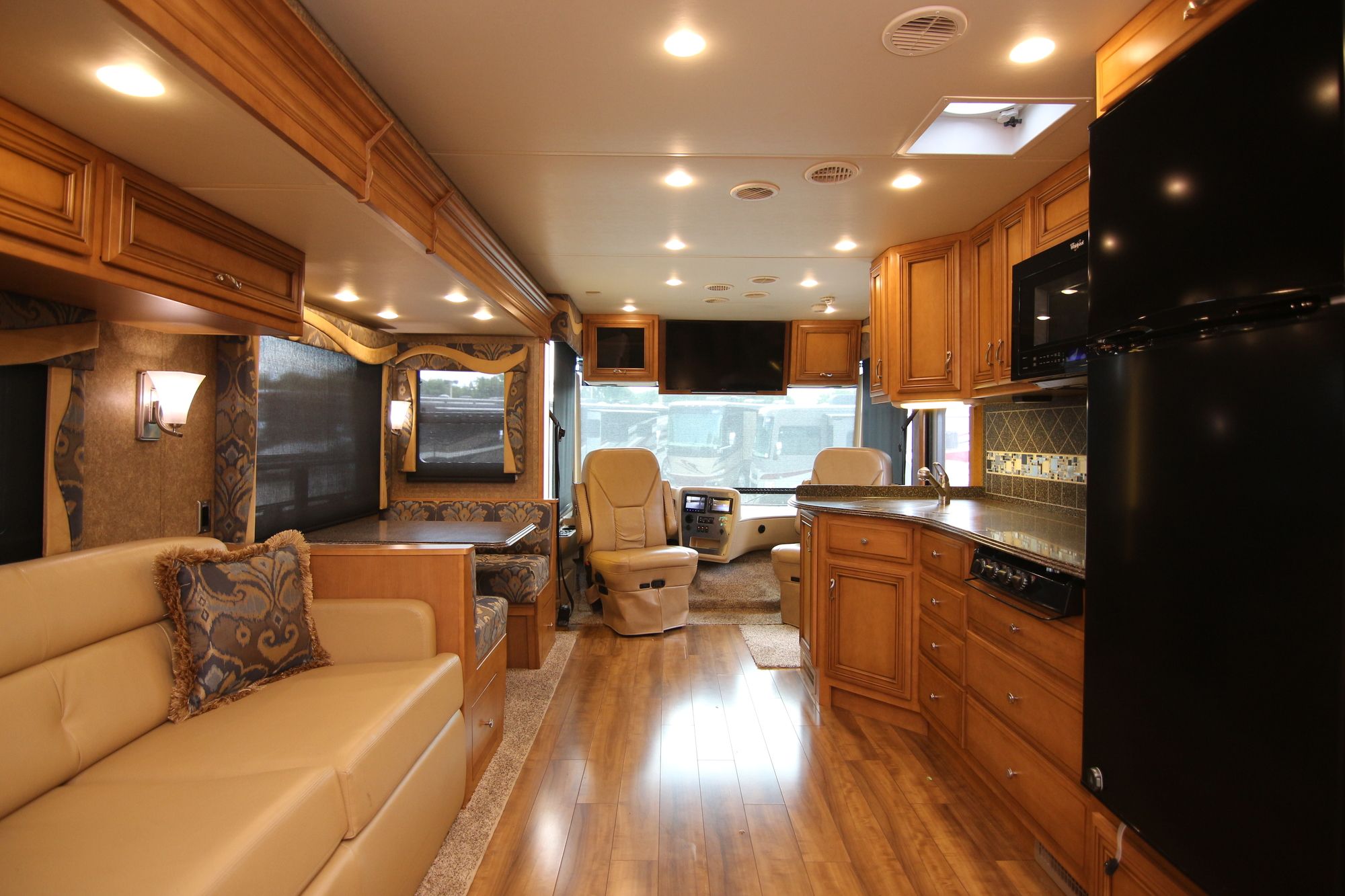 Used 2015 Newmar Canyon Star 3610 Class A  For Sale