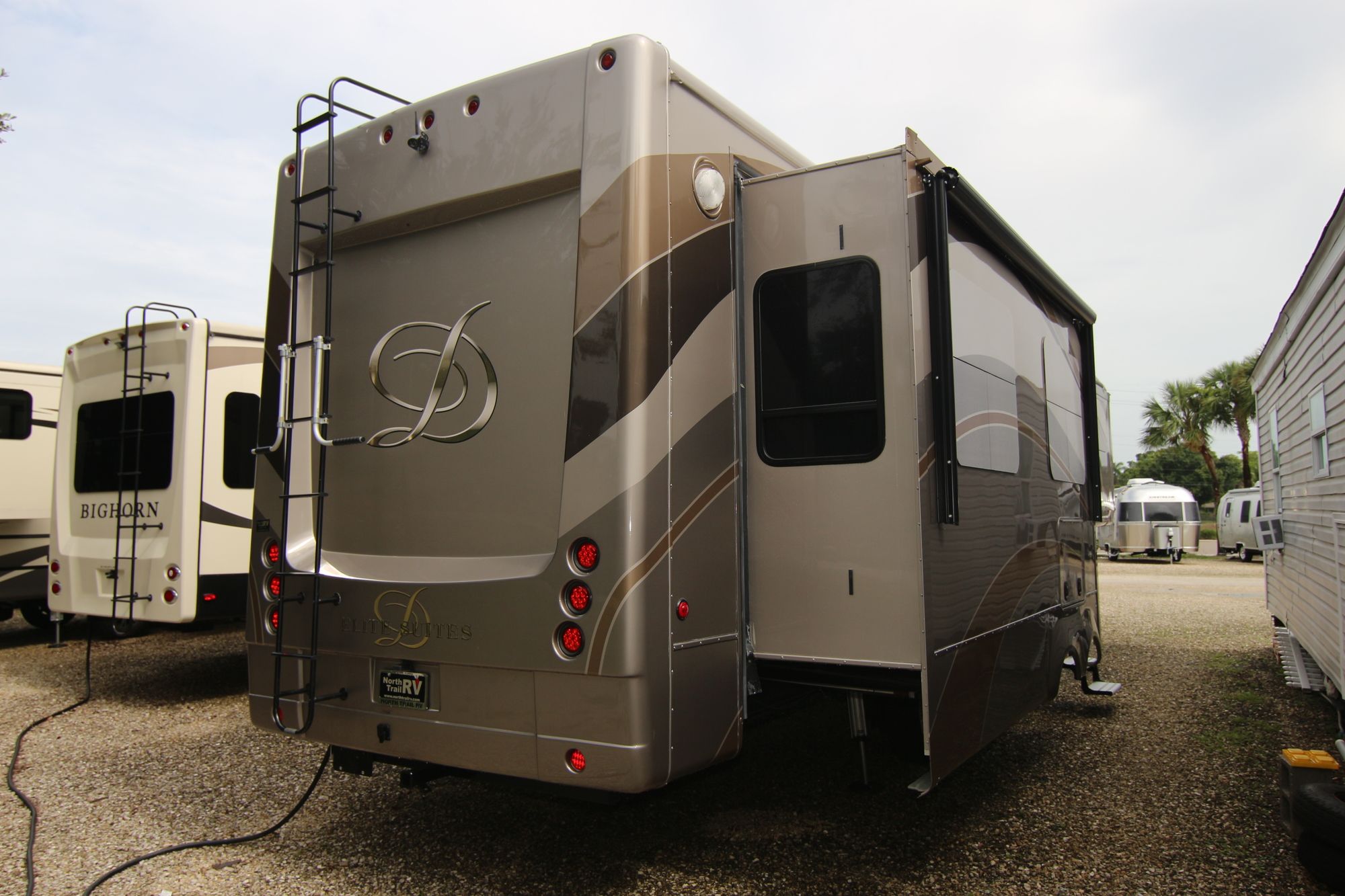 Used 2018 Drv Luxury Suites Elite Suites Fw 39RESB3 Fifth Wheel  For Sale