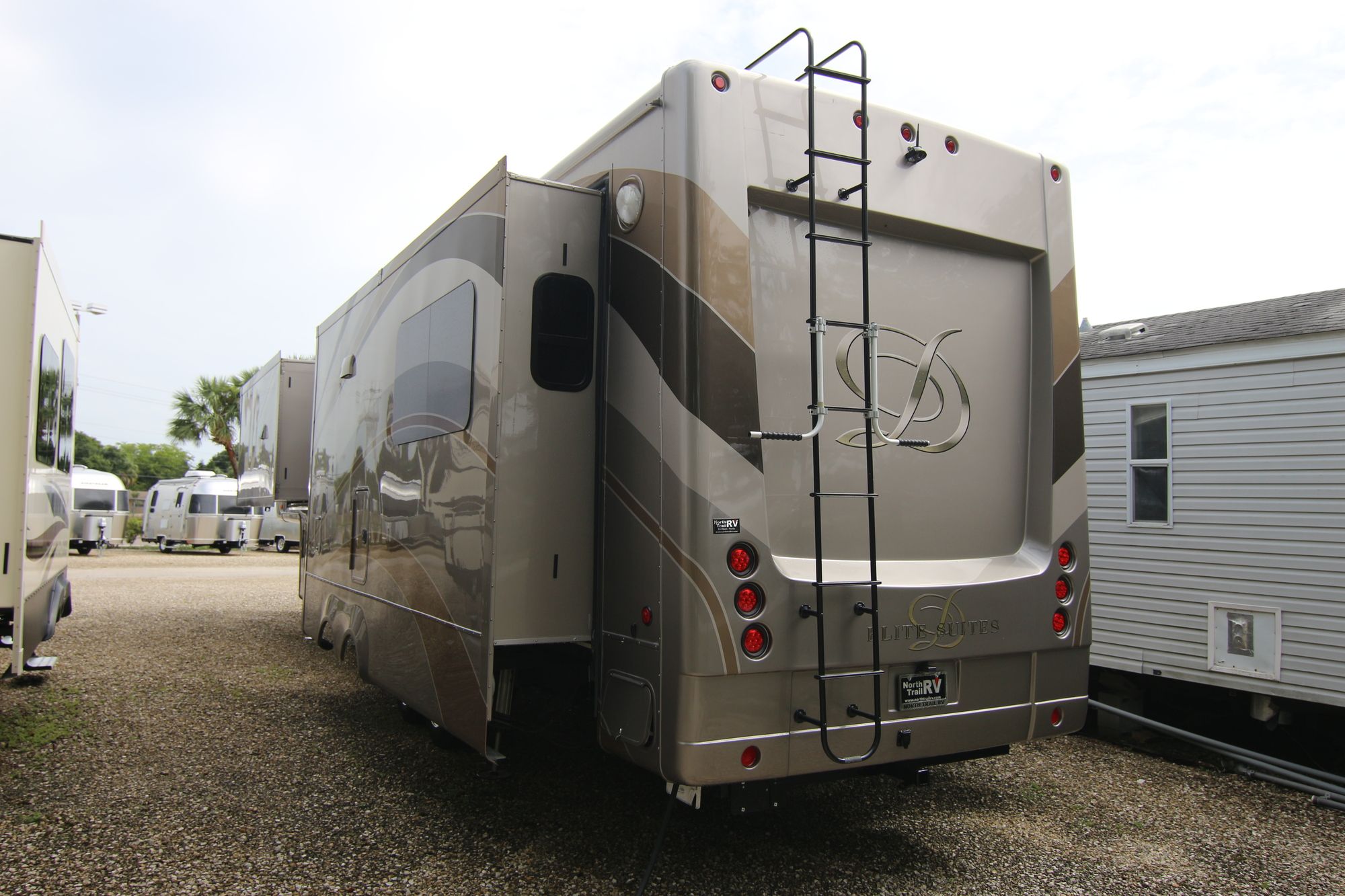 Used 2018 Drv Luxury Suites Elite Suites Fw 39RESB3 Fifth Wheel  For Sale