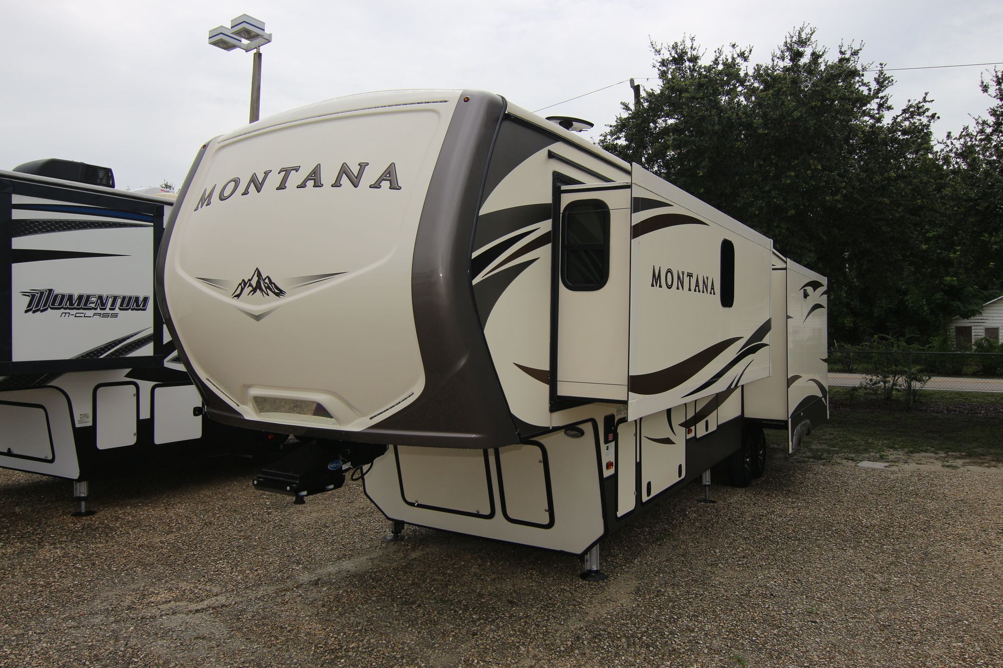 Used 2017 Keystone Montana 3721 RL Fifth Wheel  For Sale