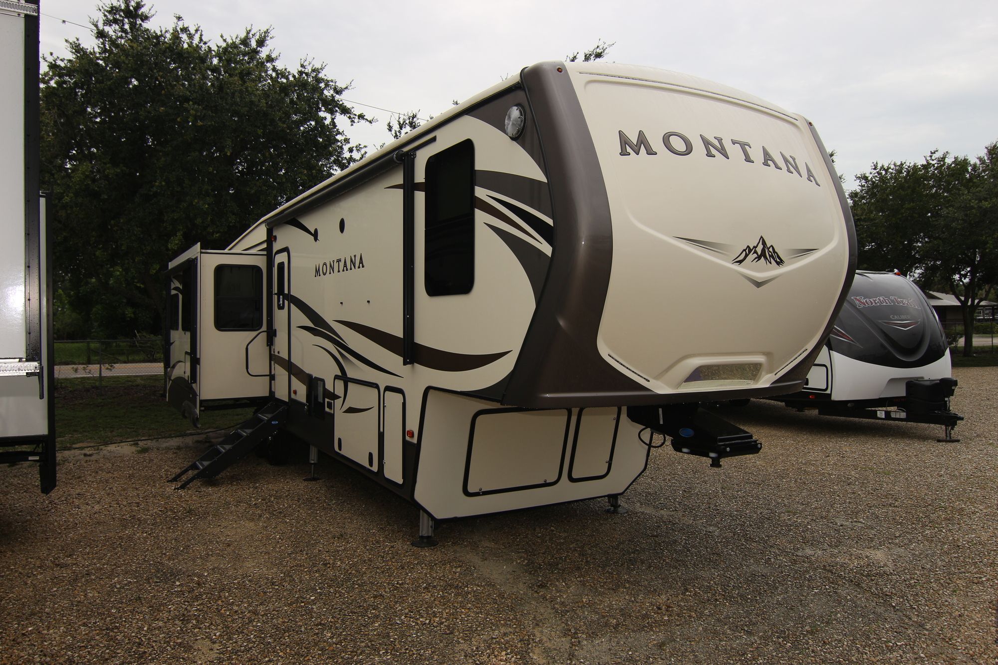 Used 2017 Keystone Montana 3721 RL Fifth Wheel  For Sale