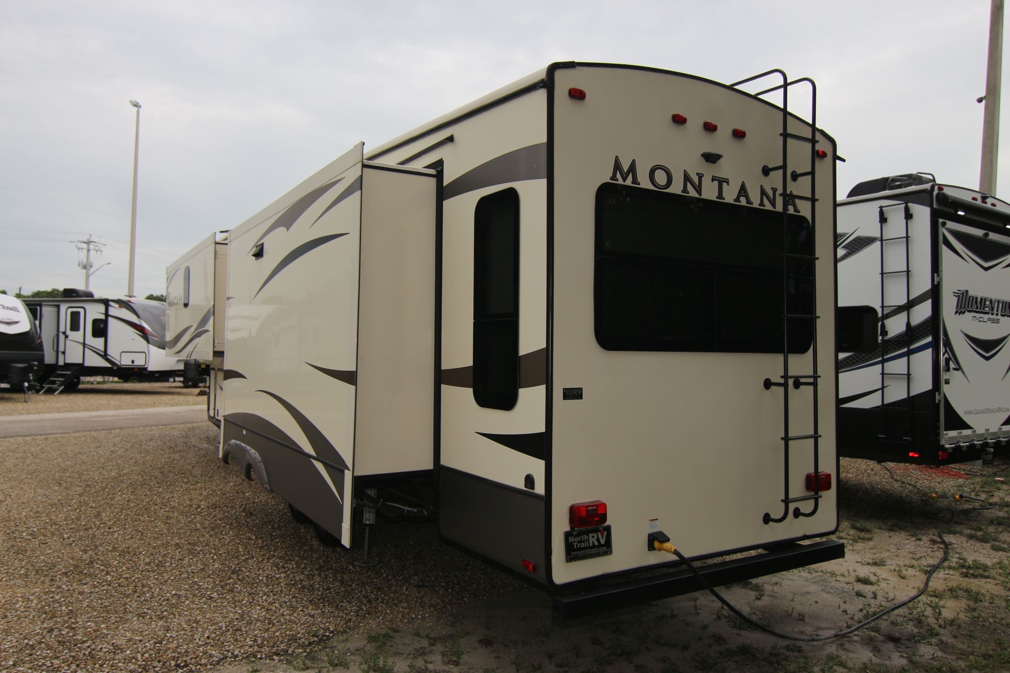 Used 2017 Keystone Montana 3721 RL Fifth Wheel  For Sale