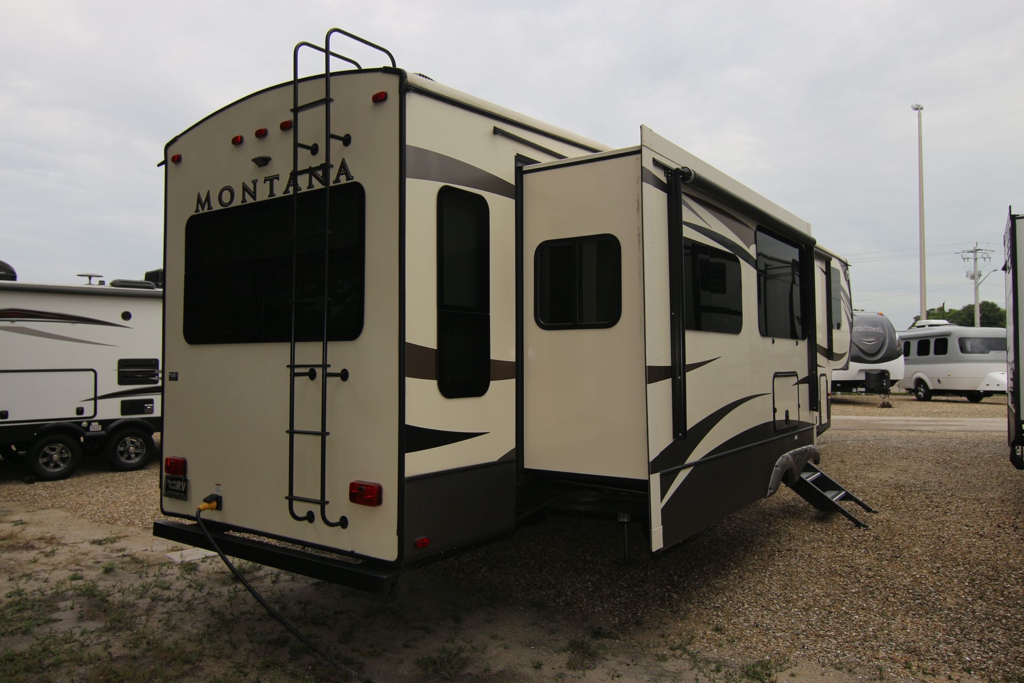 Used 2017 Keystone Montana 3721 RL Fifth Wheel  For Sale