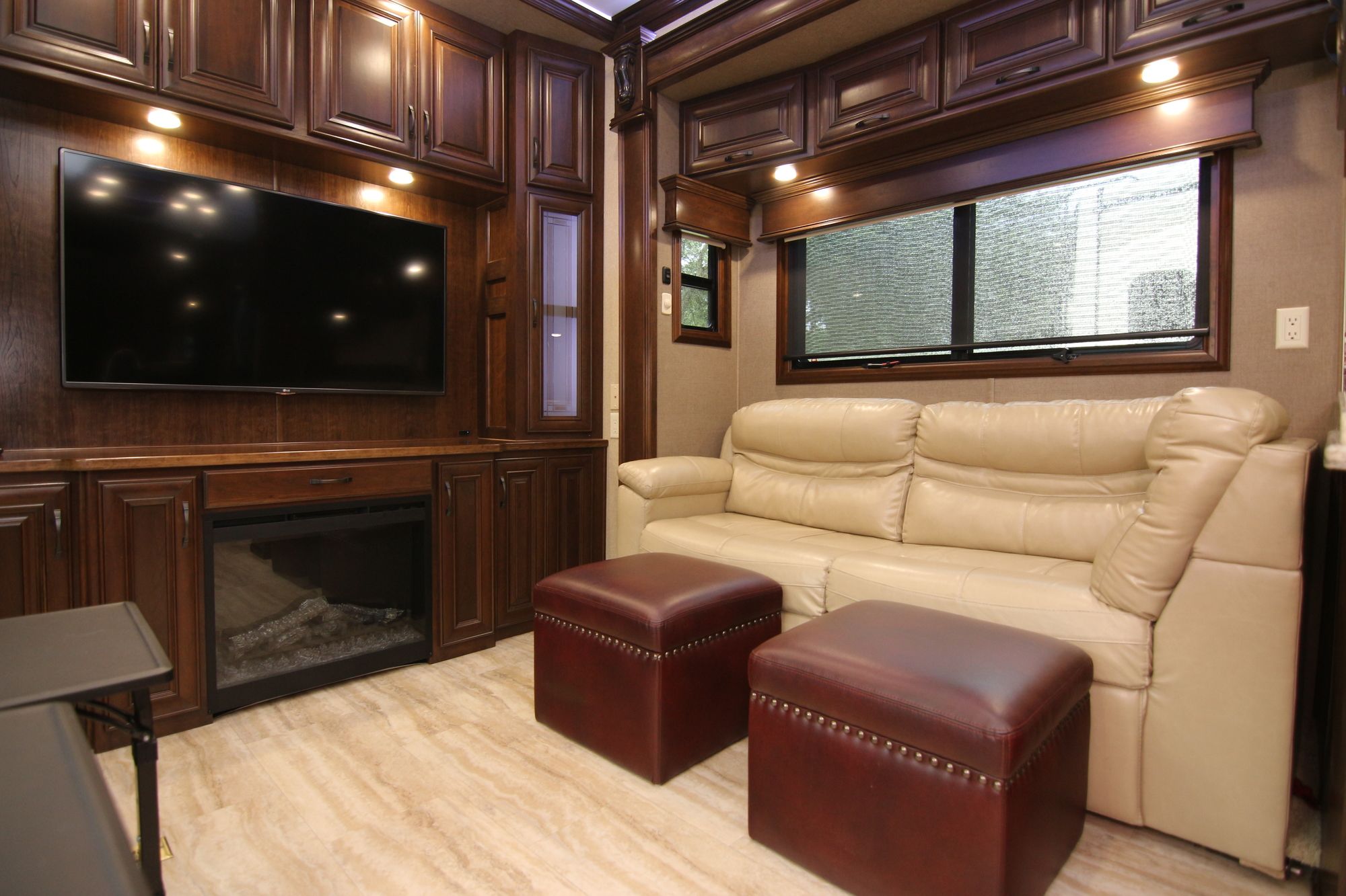 Used 2018 Drv Luxury Suites Elite Suites Fw 39RESB3 Fifth Wheel  For Sale