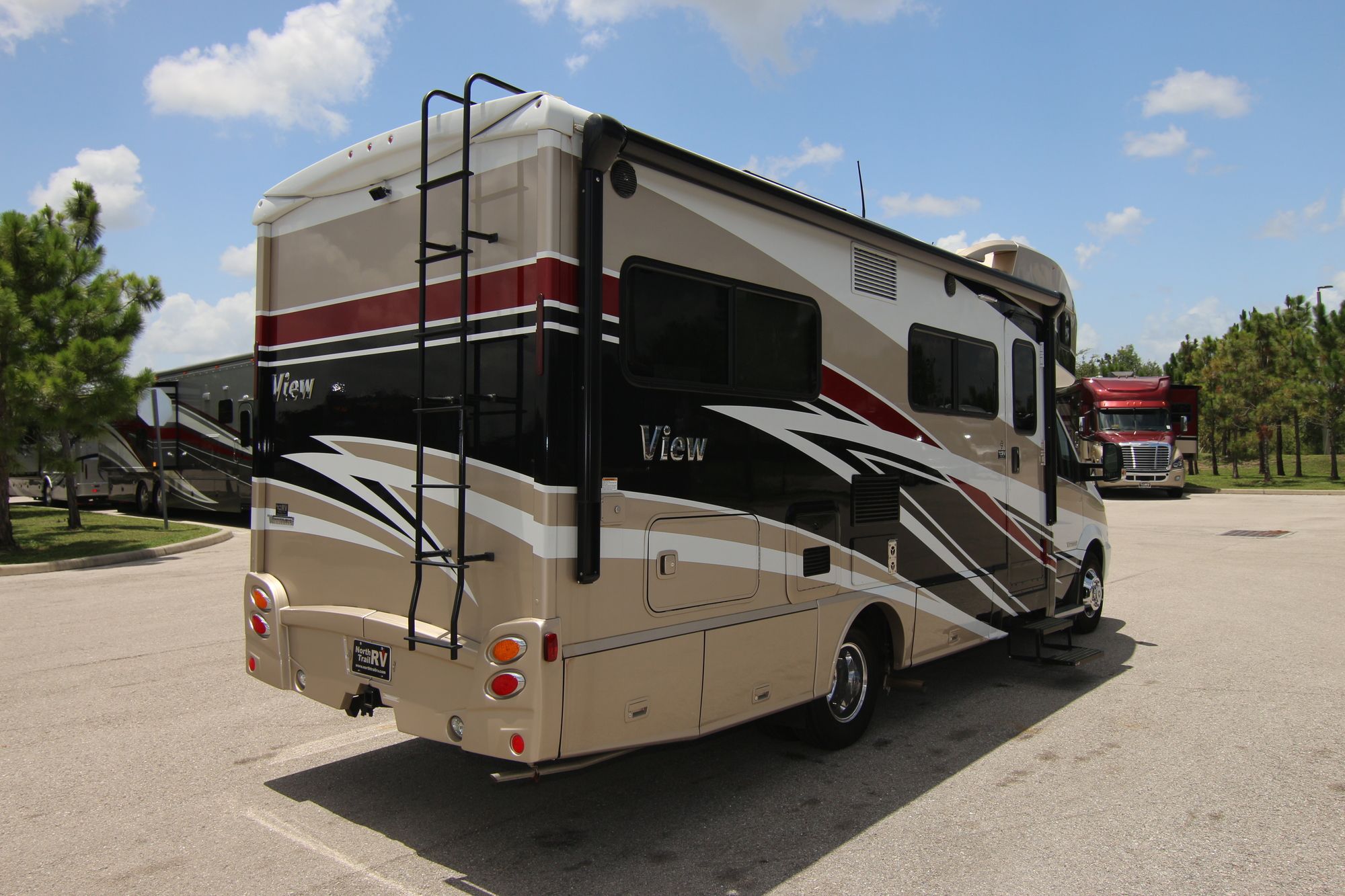 Used 2017 Winnebago View 24J Class C  For Sale