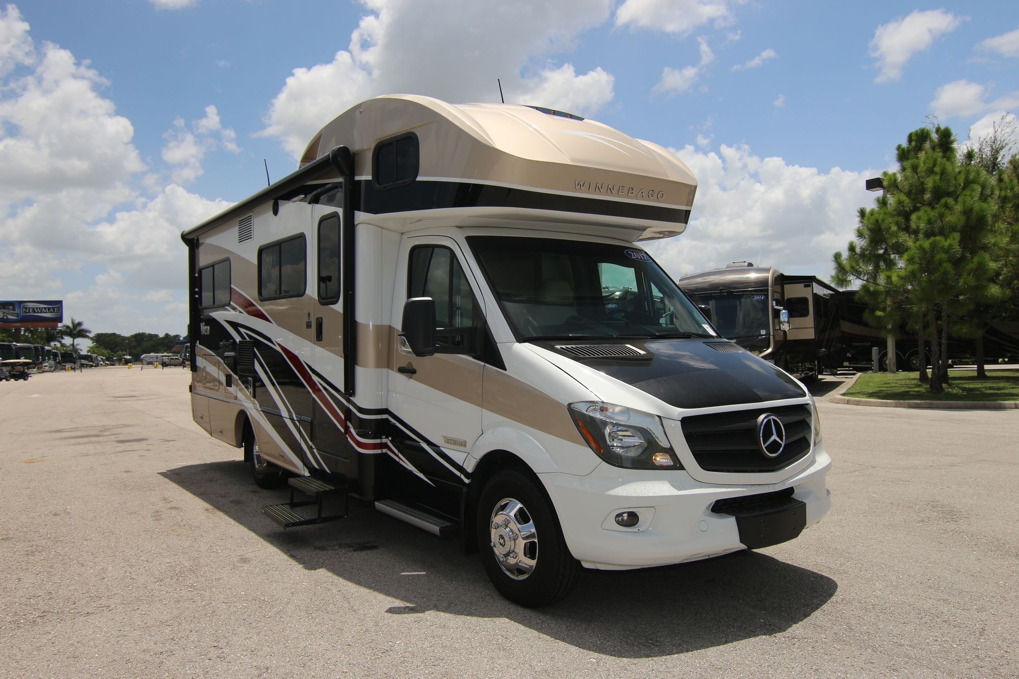 Used 2017 Winnebago View 24J Class C  For Sale