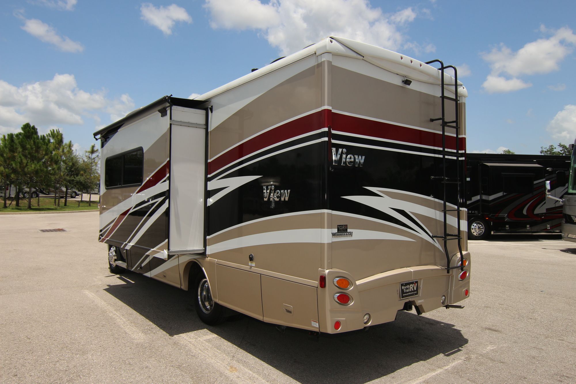 Used 2017 Winnebago View 24J Class C  For Sale