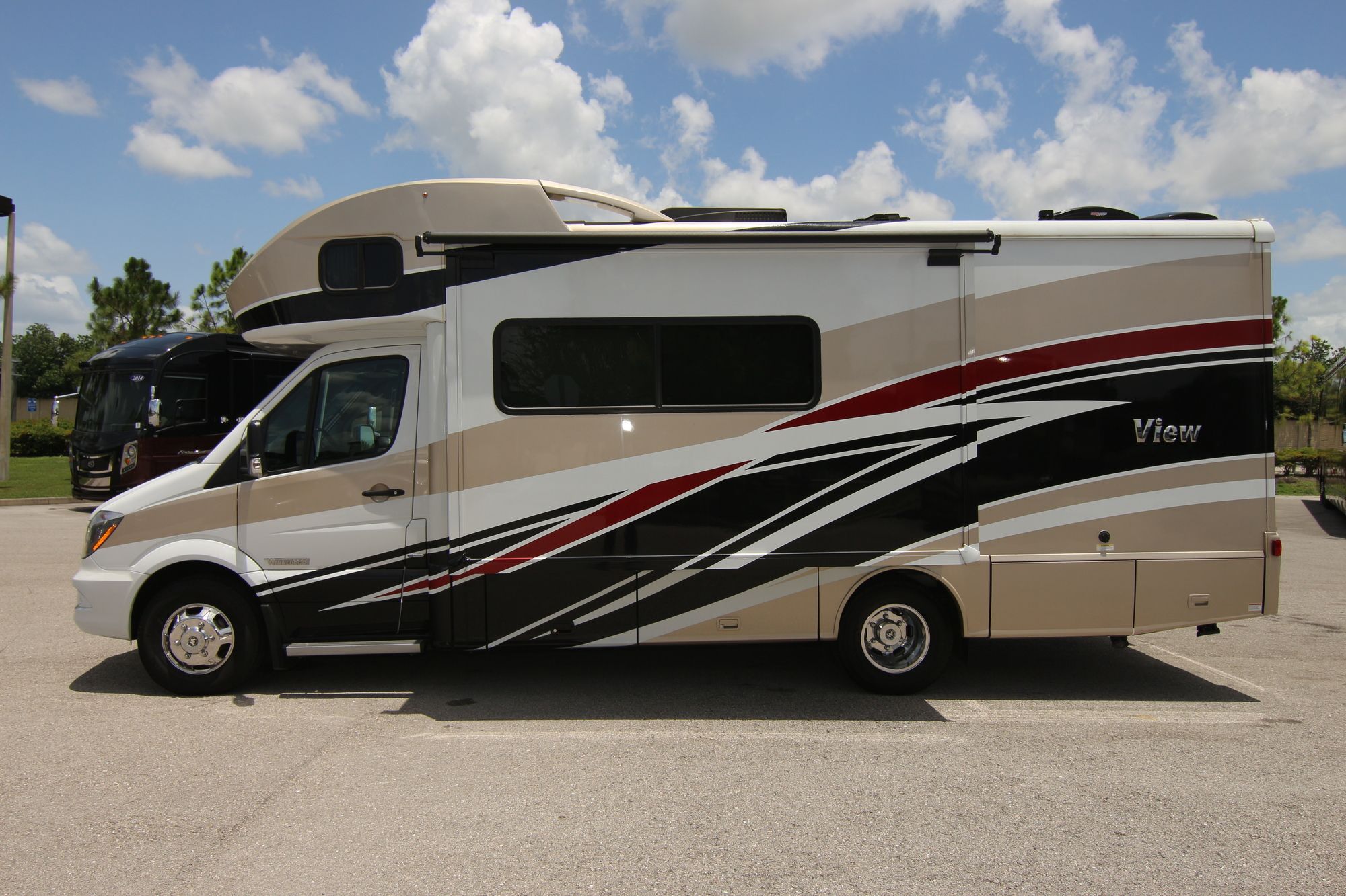 Used 2017 Winnebago View 24J Class C  For Sale