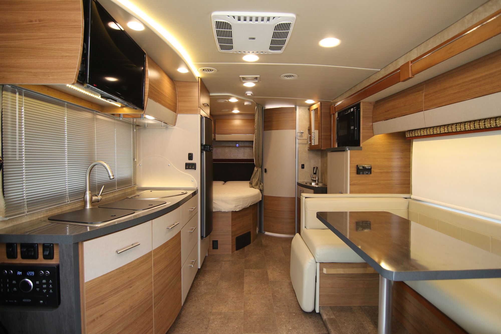 Used 2017 Winnebago View 24J Class C  For Sale