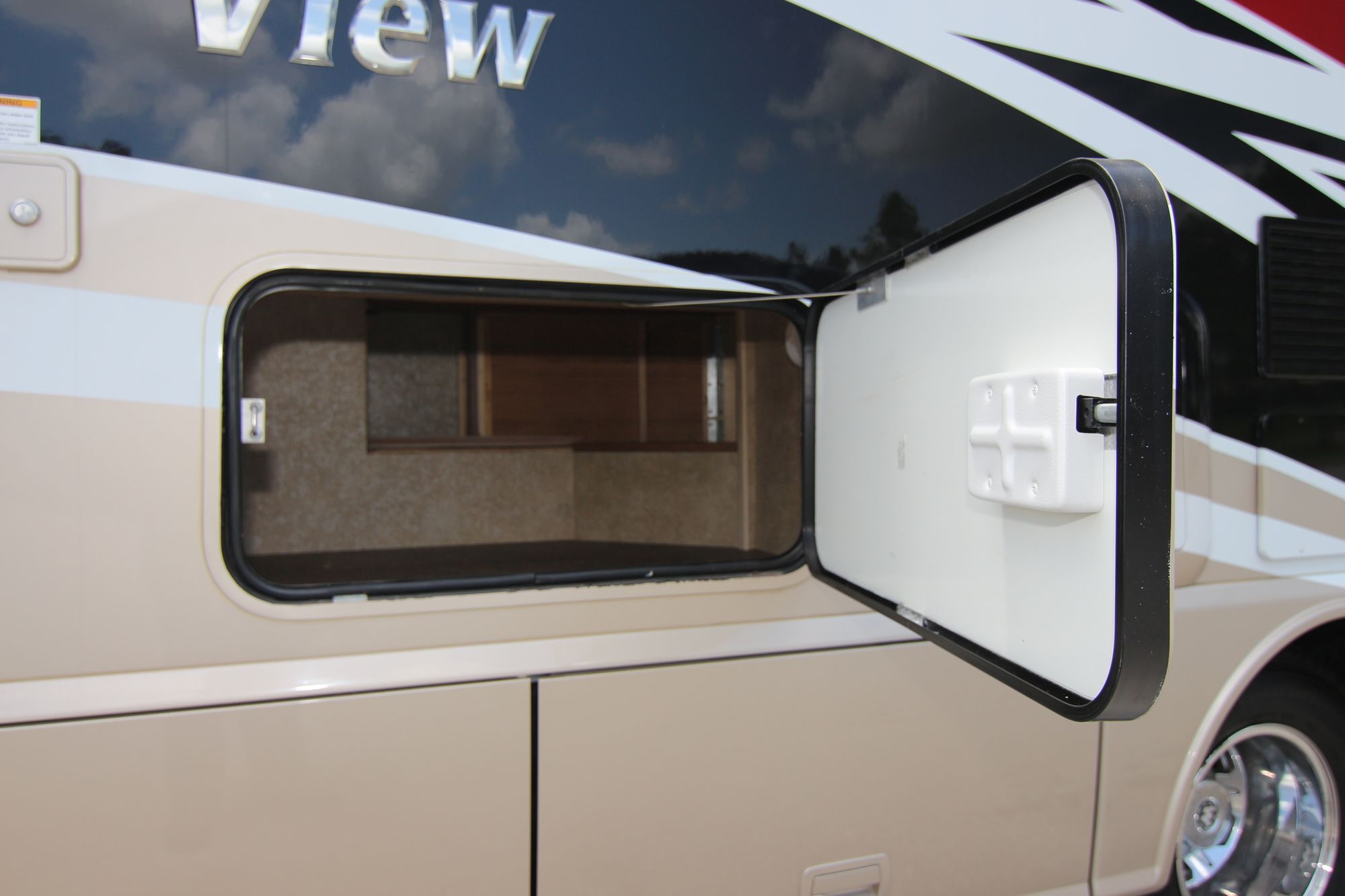 Used 2017 Winnebago View 24J Class C  For Sale