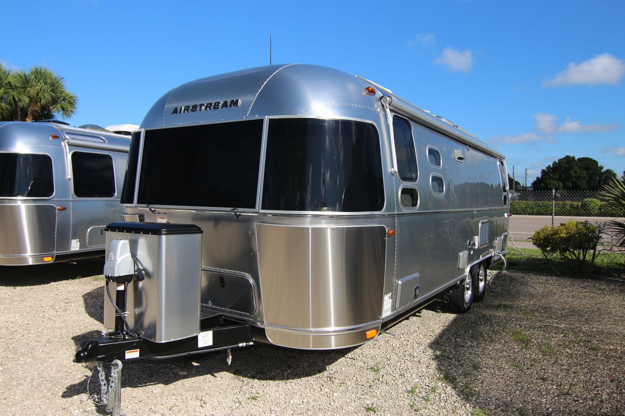 New 2020 Airstream Flying Cloud 26RB Travel Trailer  For Sale