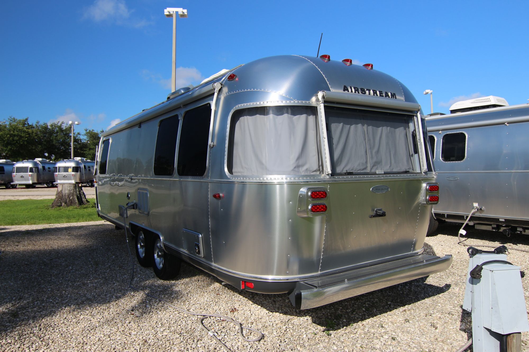 Used 2016 Airstream Flying Cloud 27FB Travel Trailer  For Sale