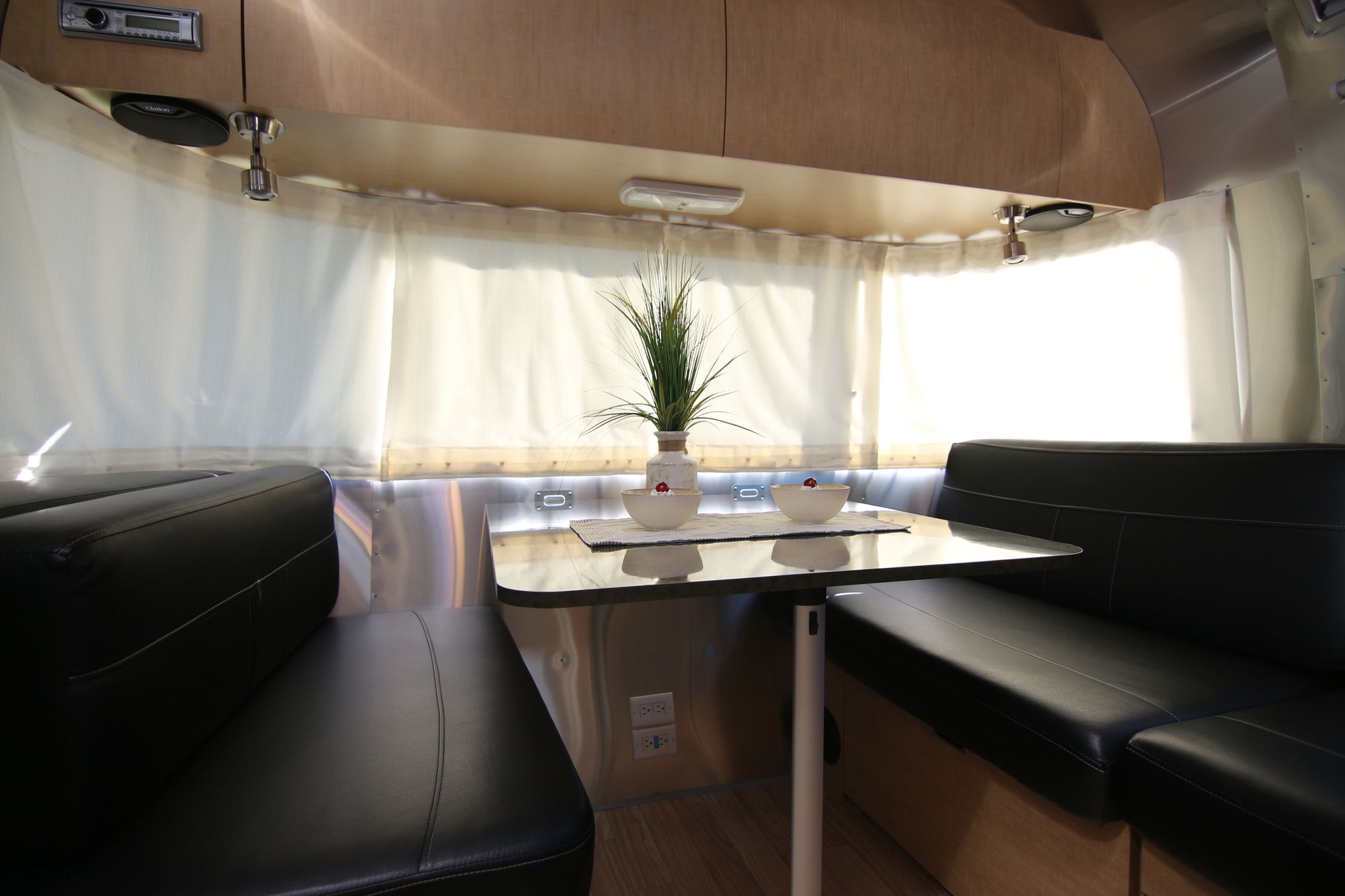 Used 2016 Airstream Flying Cloud 27FB Travel Trailer  For Sale