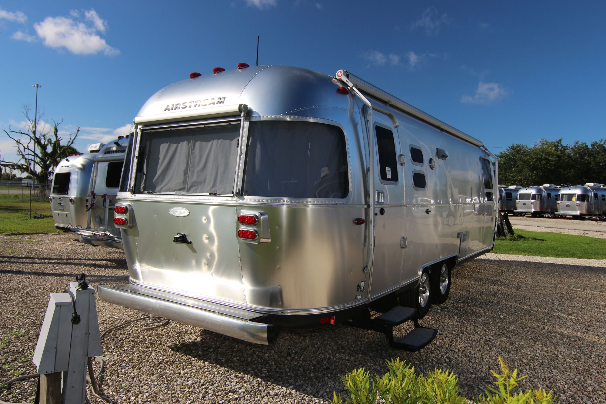 Used 2016 Airstream Flying Cloud 27FB Travel Trailer  For Sale