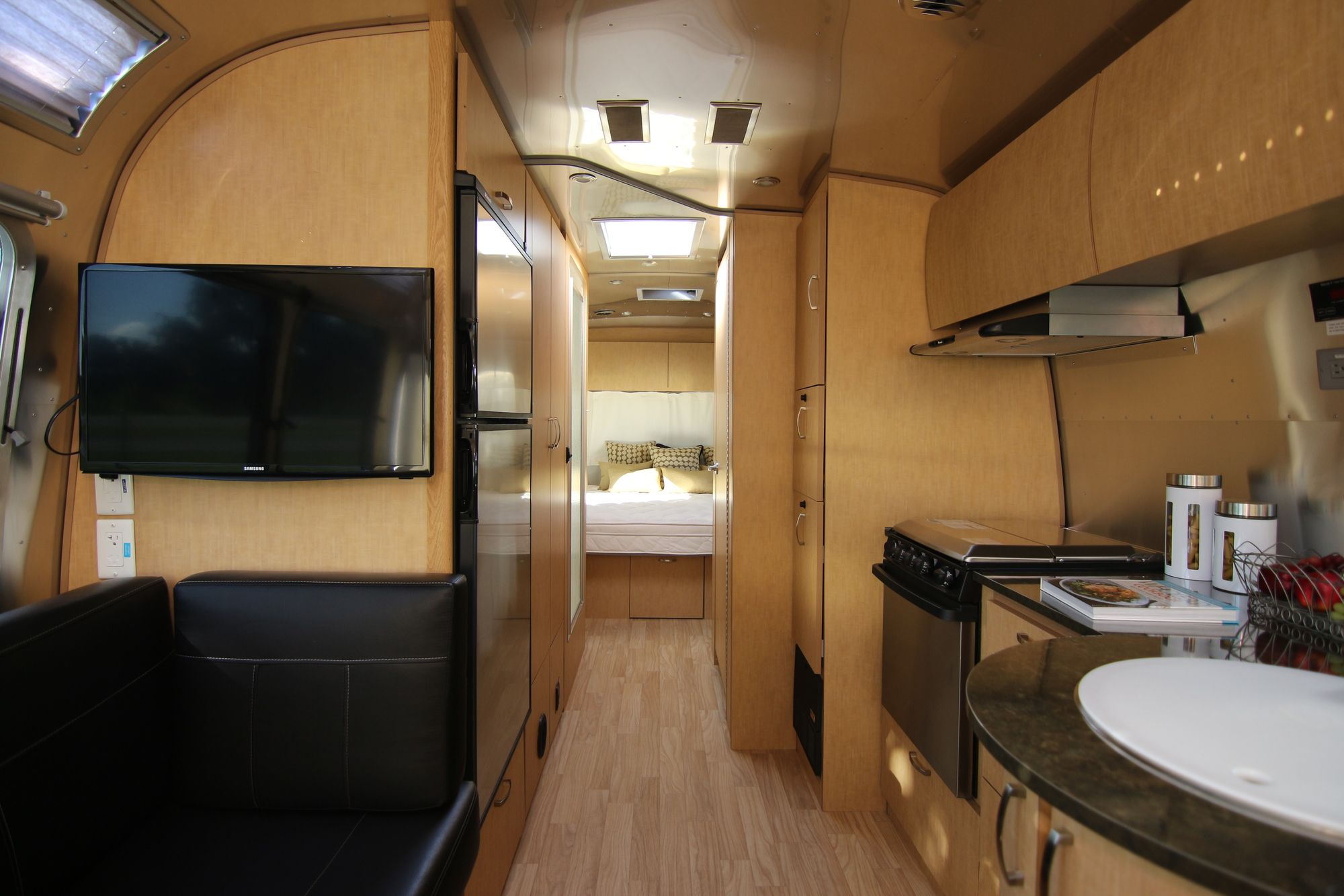 Used 2016 Airstream Flying Cloud 27FB Travel Trailer  For Sale