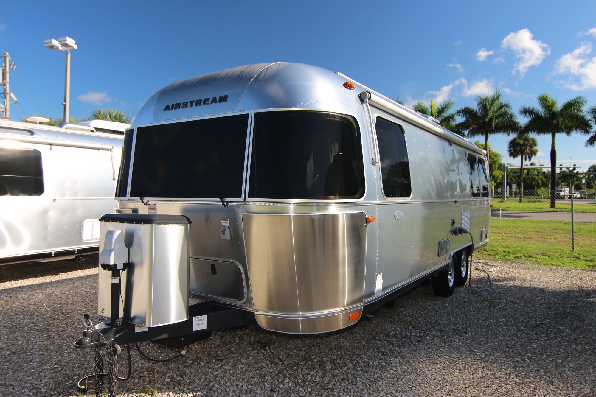 Used 2016 Airstream Flying Cloud 27FB Travel Trailer  For Sale