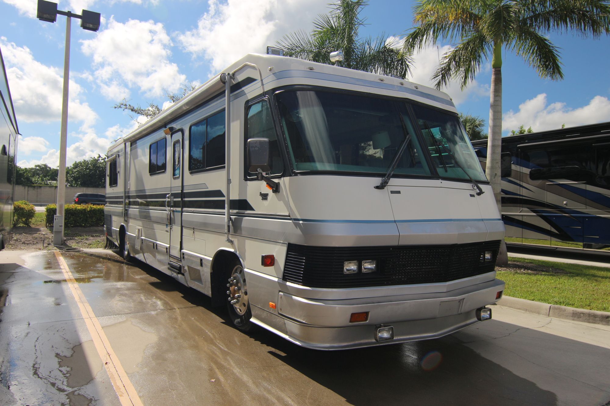 Used 1992 Monaco Crown Royale SIGNATURE 330 Class A  For Sale