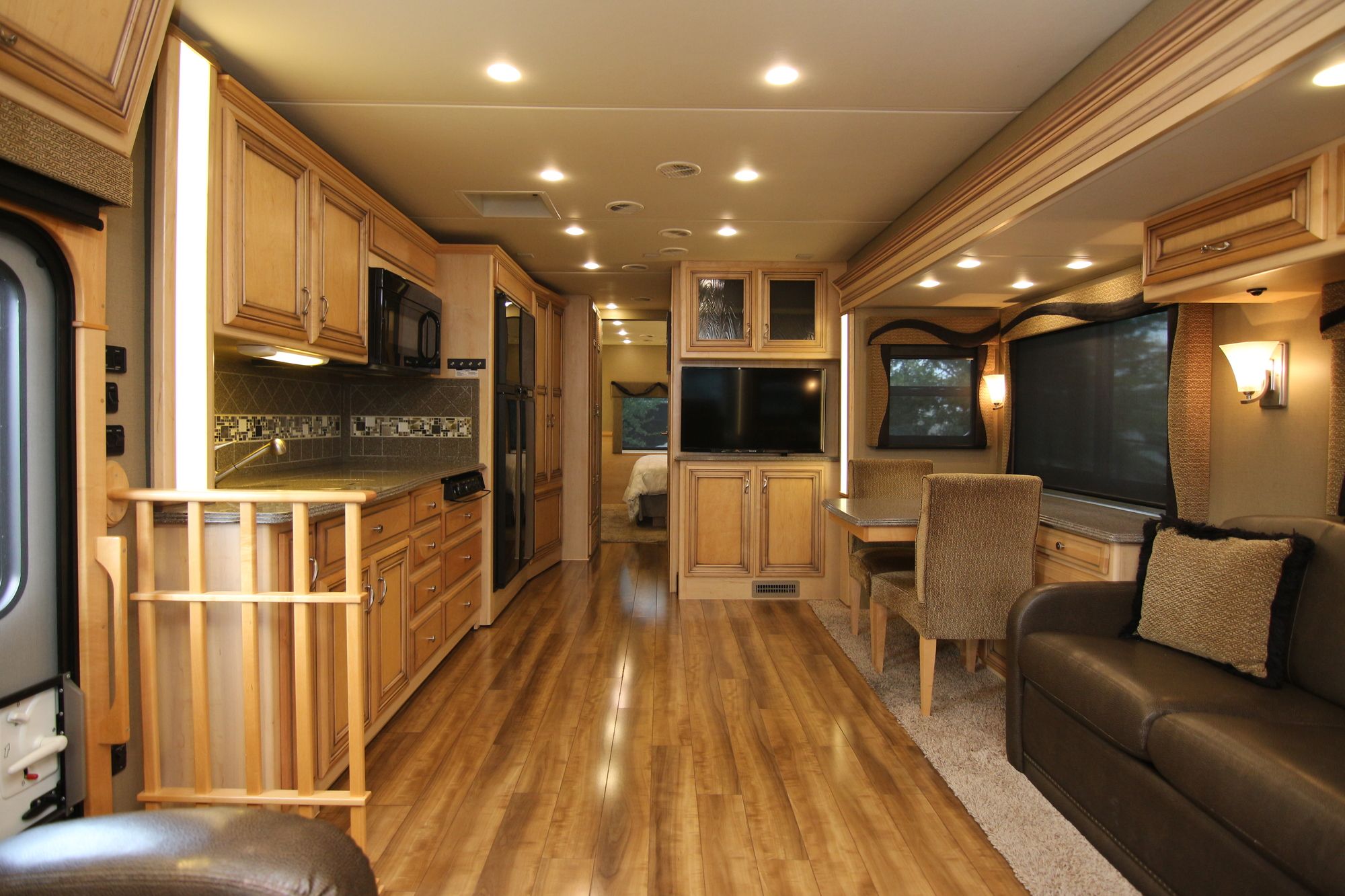 Used 2014 Newmar Canyon Star 3650 Class A  For Sale