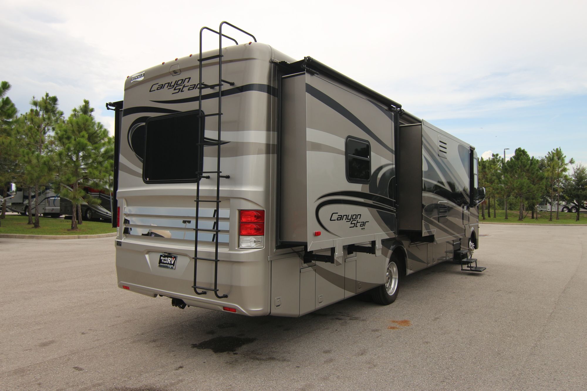 Used 2014 Newmar Canyon Star 3650 Class A  For Sale