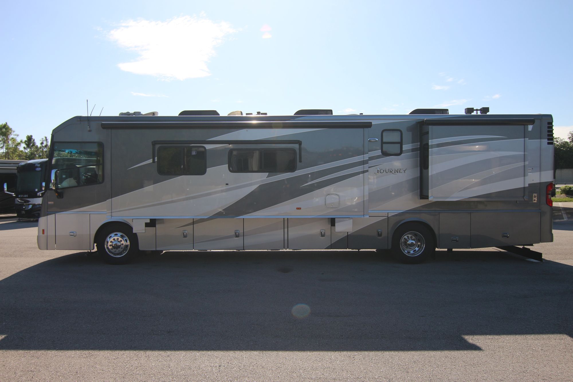 Used 2013 Winnebago Journey 40U Class A  For Sale