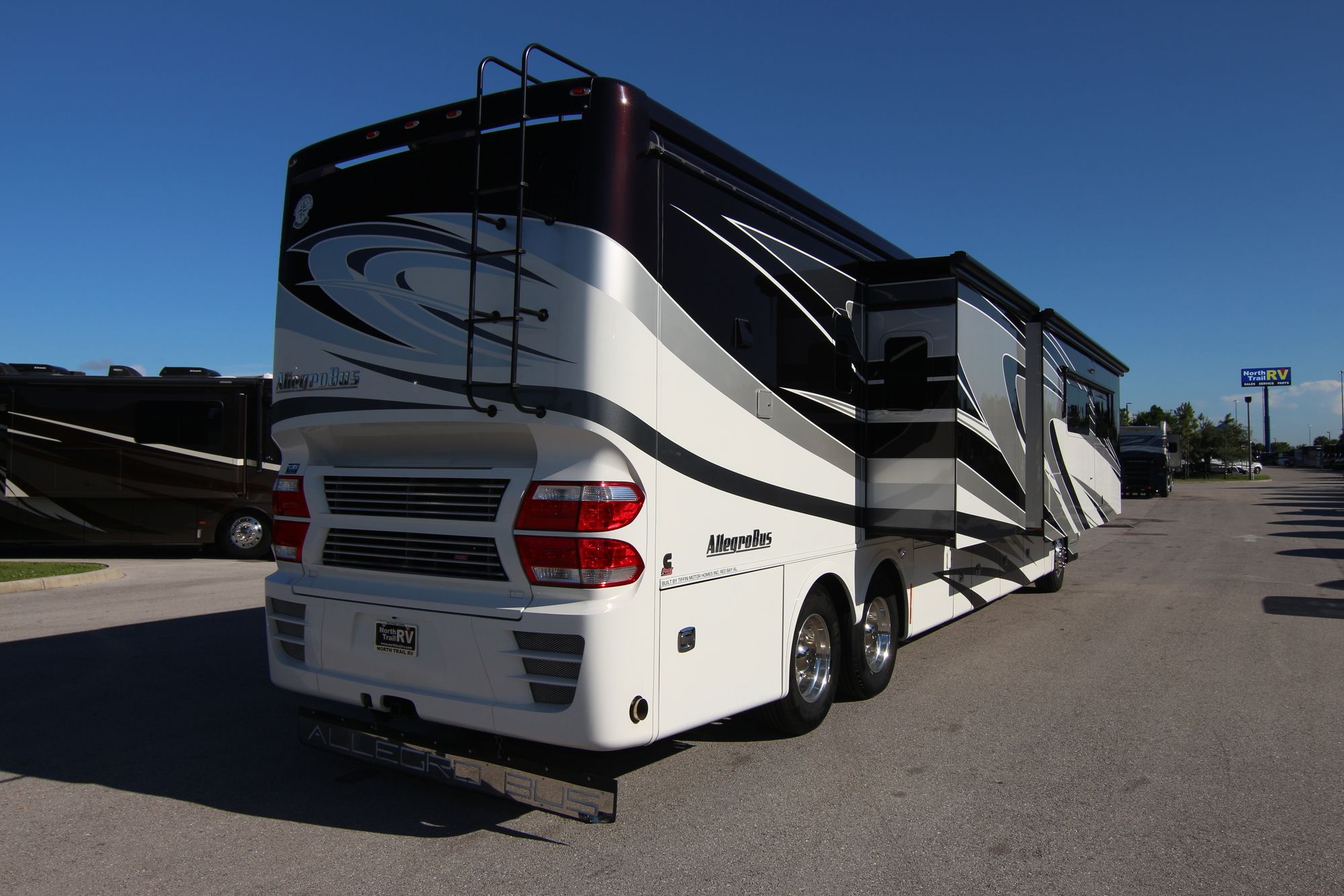 Used 2015 Tiffin Motor Homes Allegro Bus 45LP Class A  For Sale