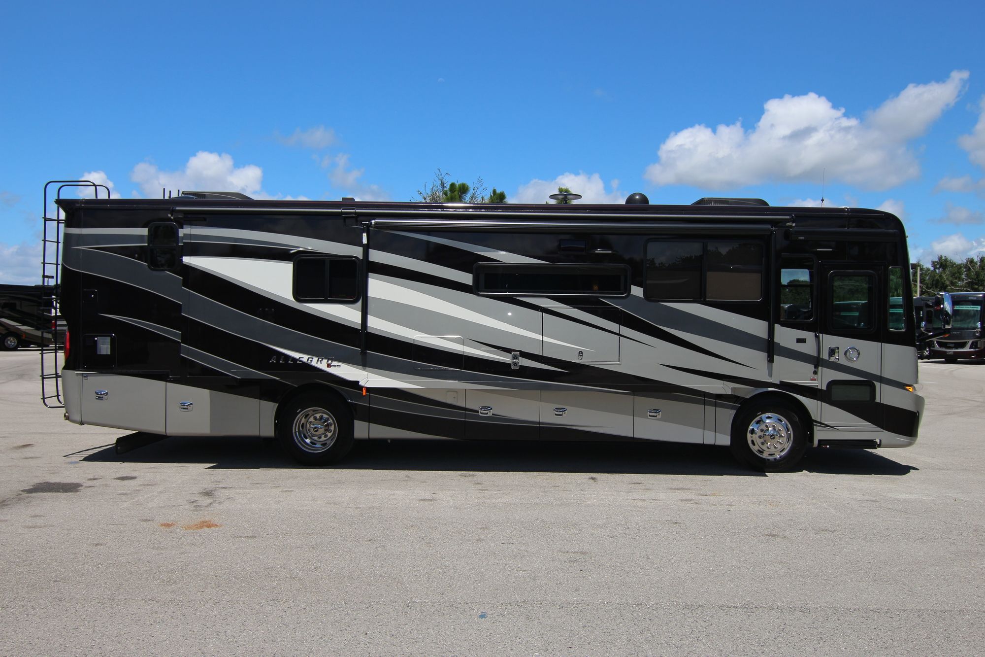 Used 2019 Tiffin Motor Homes Allegro Red 37BA Class A  For Sale