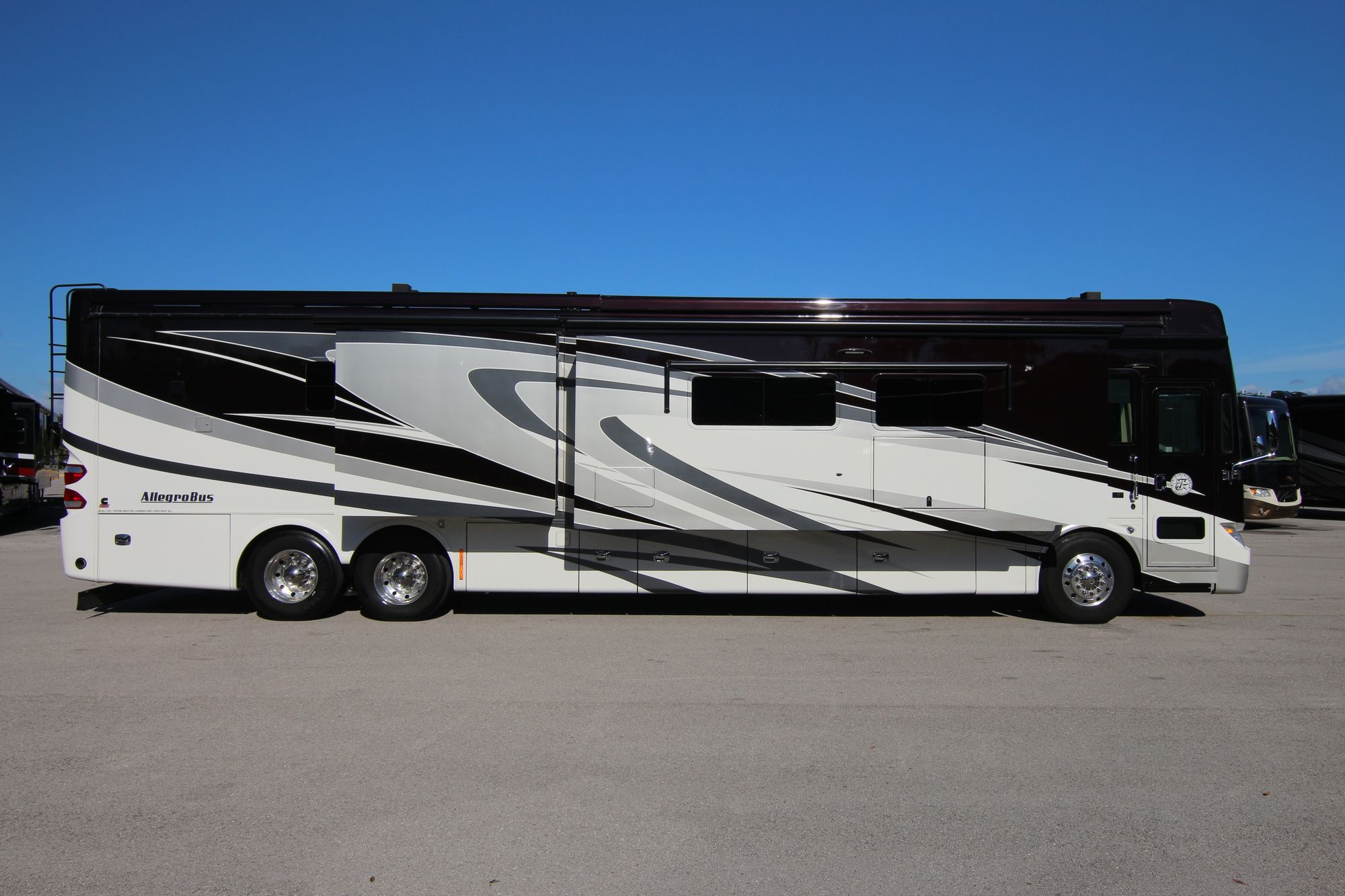 Used 2015 Tiffin Motor Homes Allegro Bus 45LP Class A  For Sale