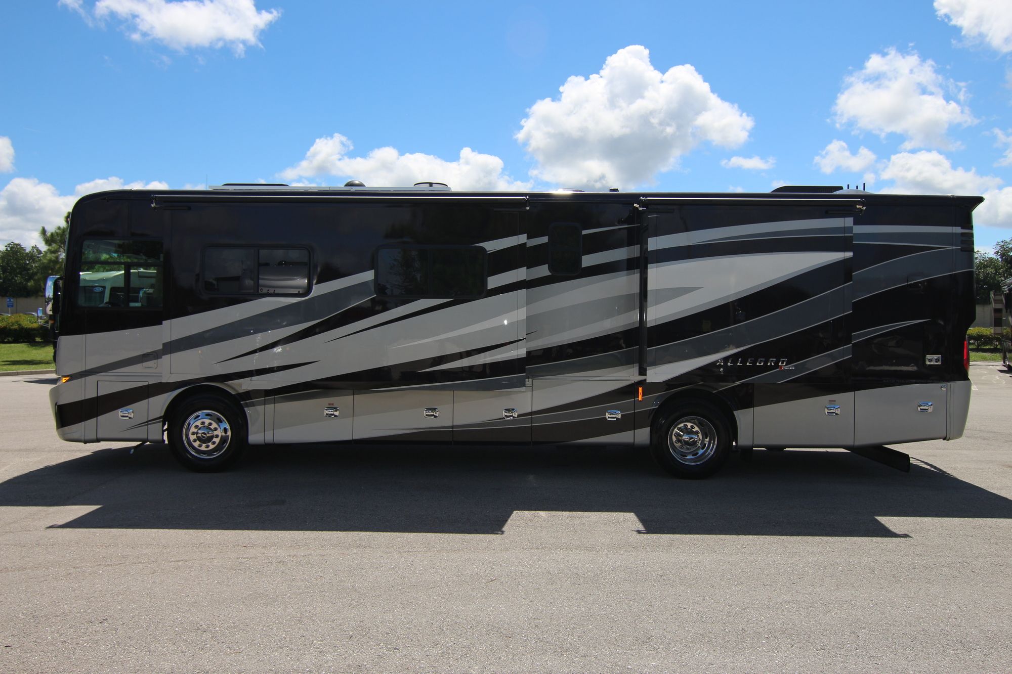 Used 2019 Tiffin Motor Homes Allegro Red 37BA Class A  For Sale