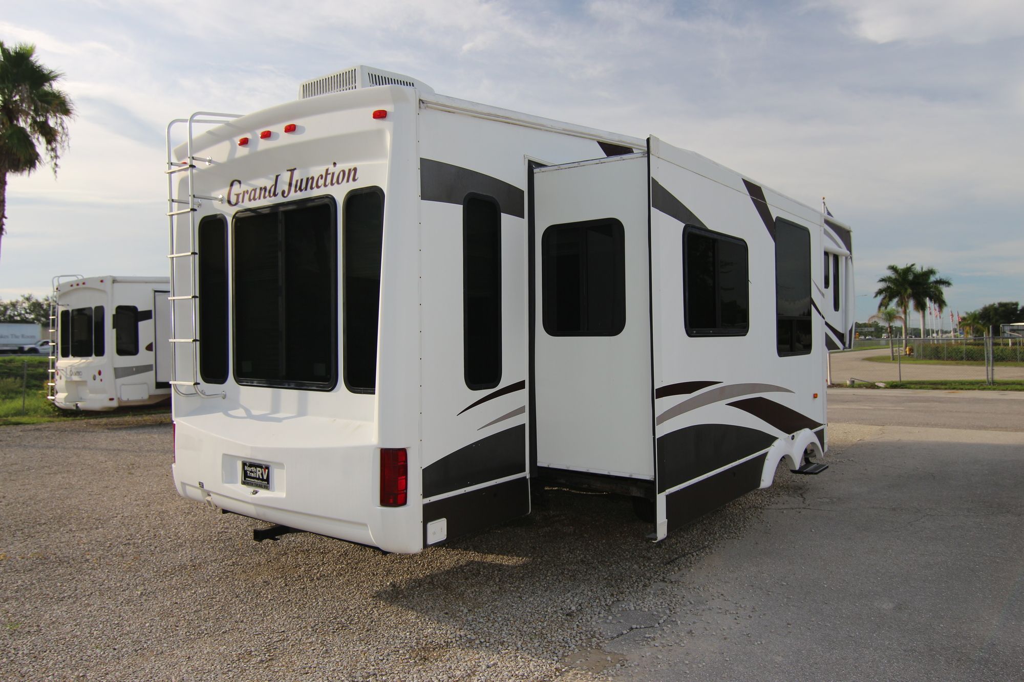 Used 2007 Dutchmen Grand Junction 34QRL Fifth Wheel  For Sale