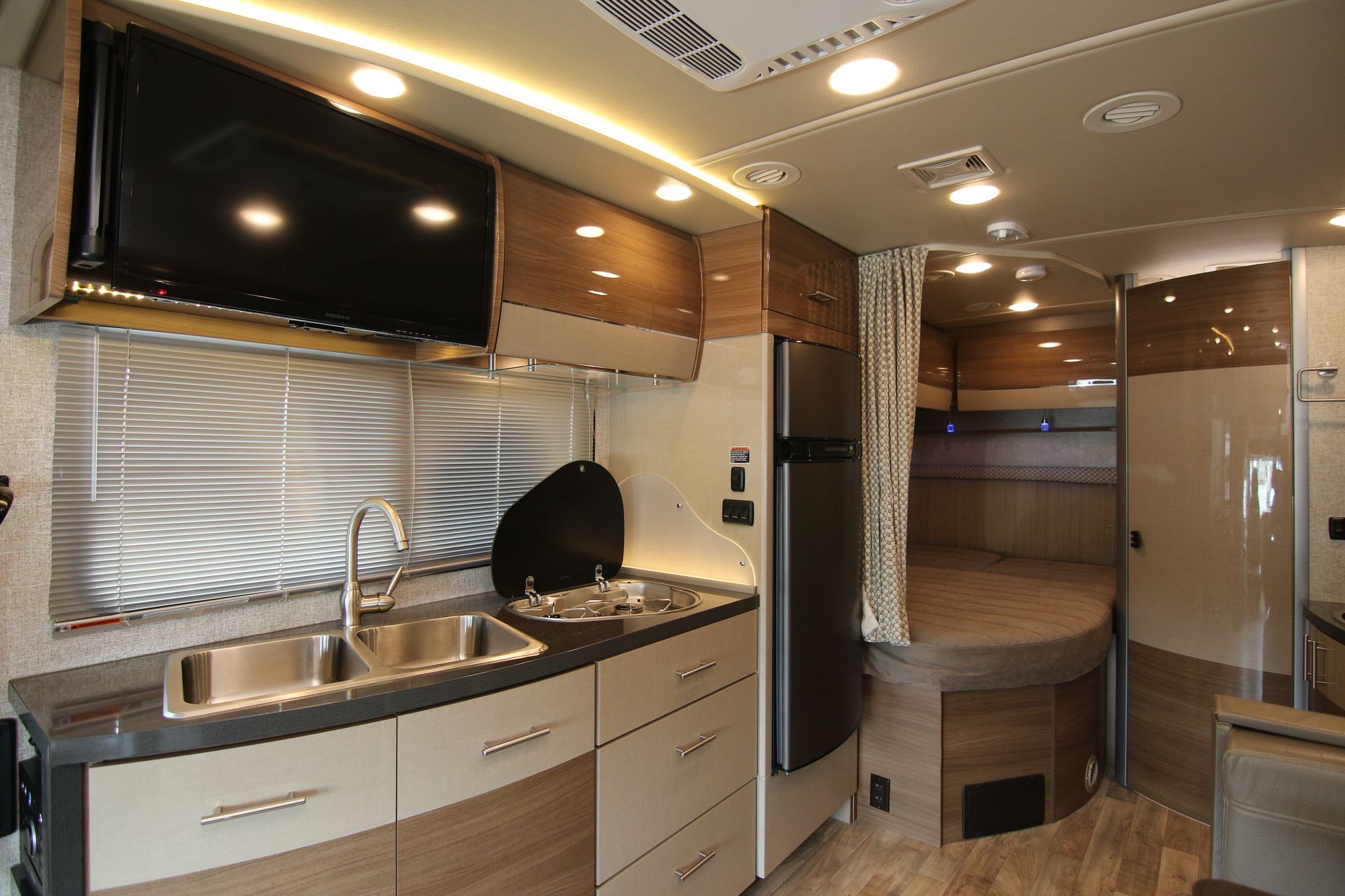 Used 2017 Winnebago View 24J Class C  For Sale