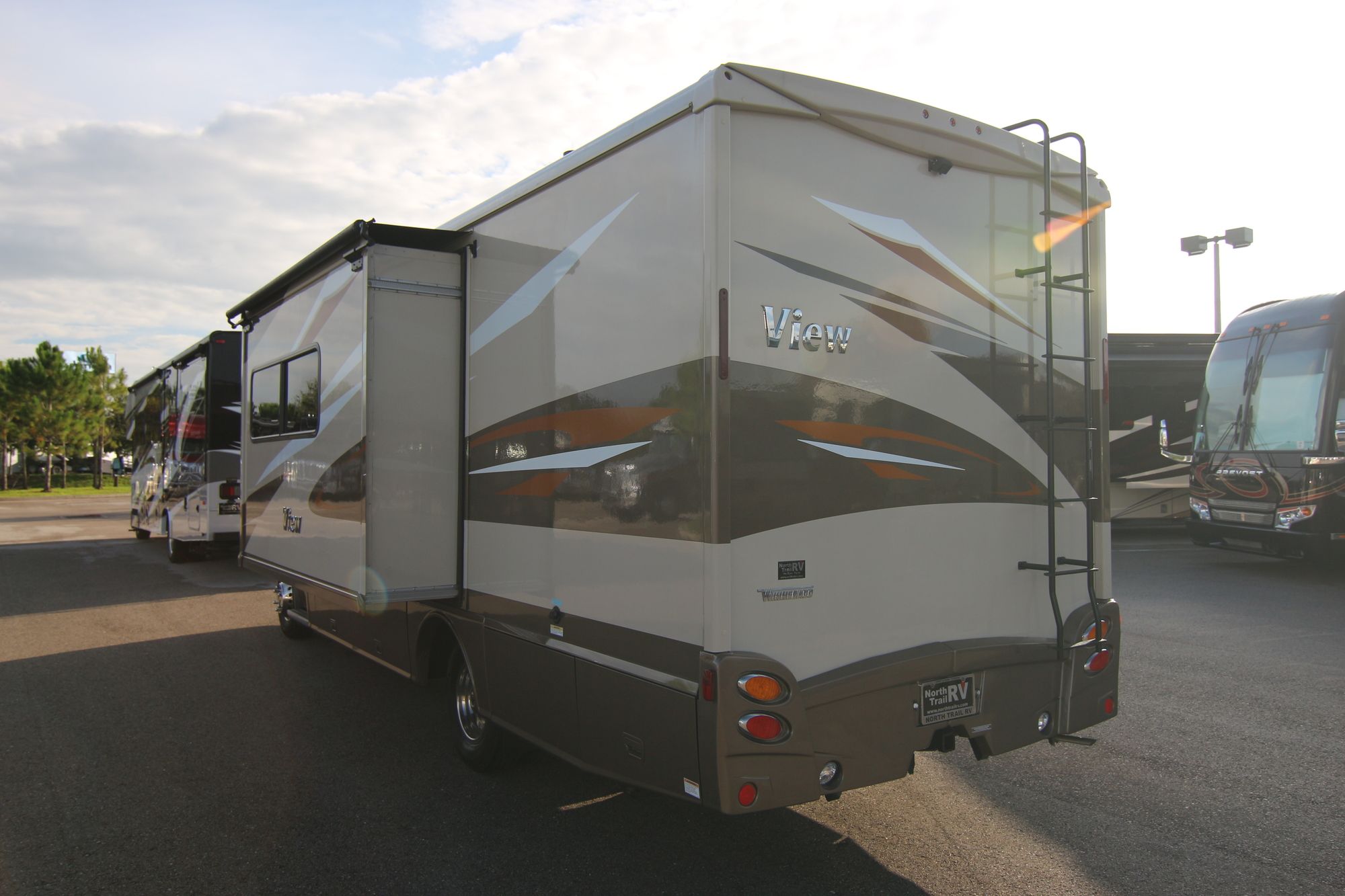 Used 2017 Winnebago View 24J Class C  For Sale