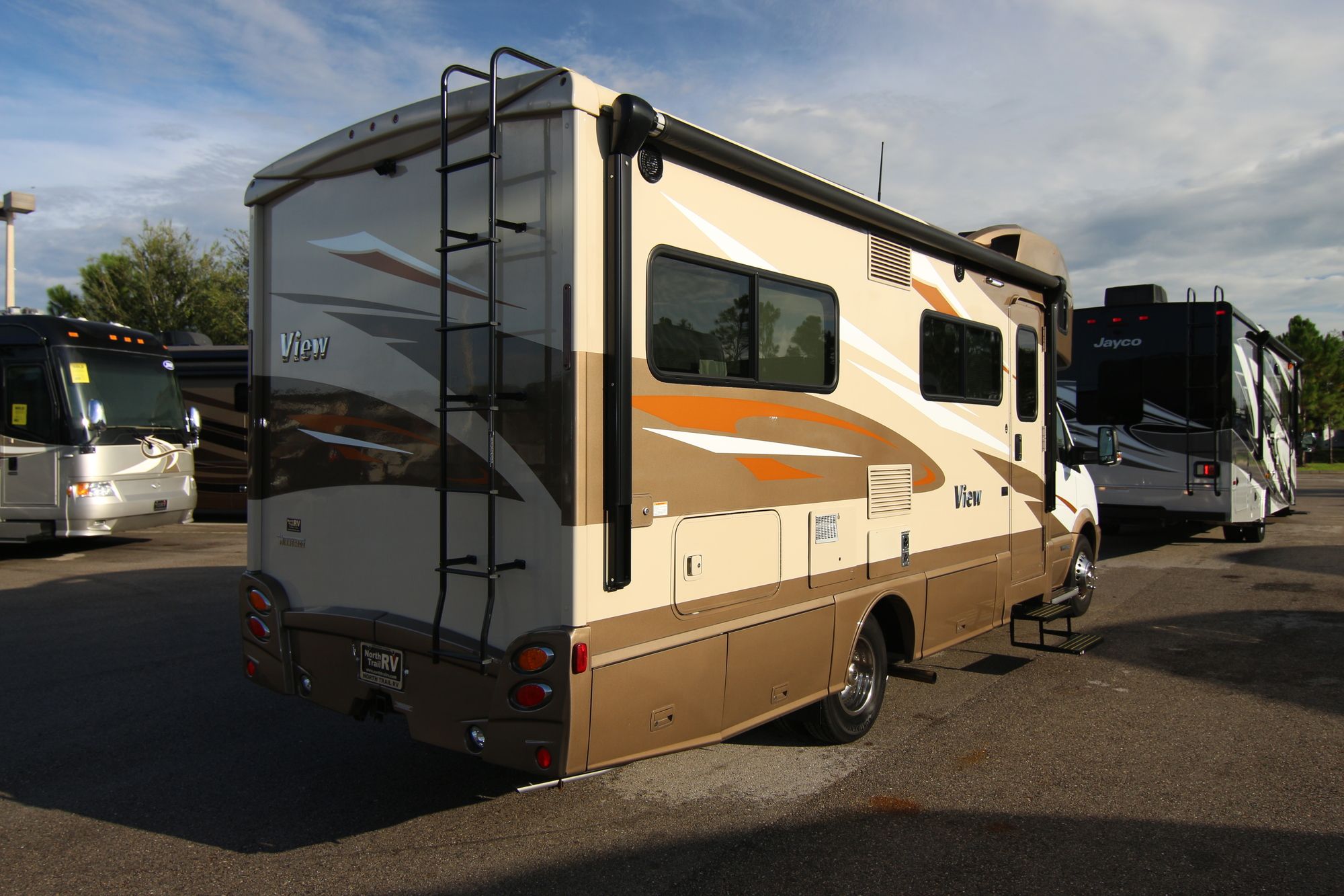 Used 2017 Winnebago View 24J Class C  For Sale