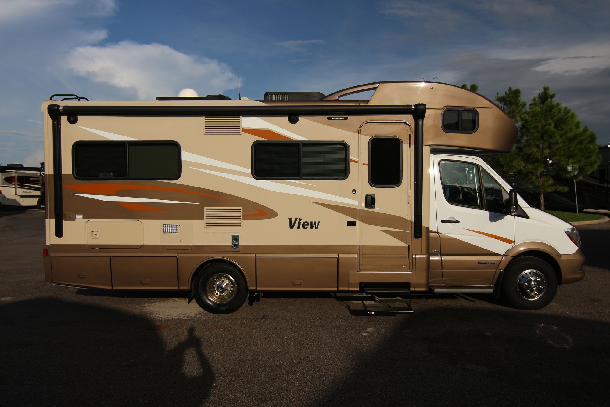 Used 2017 Winnebago View 24J Class C  For Sale