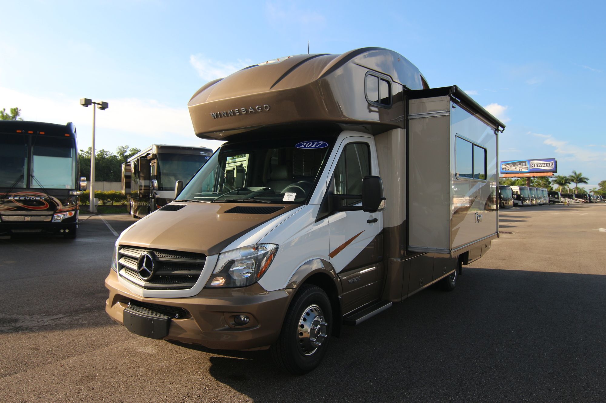 Used 2017 Winnebago View 24J Class C  For Sale