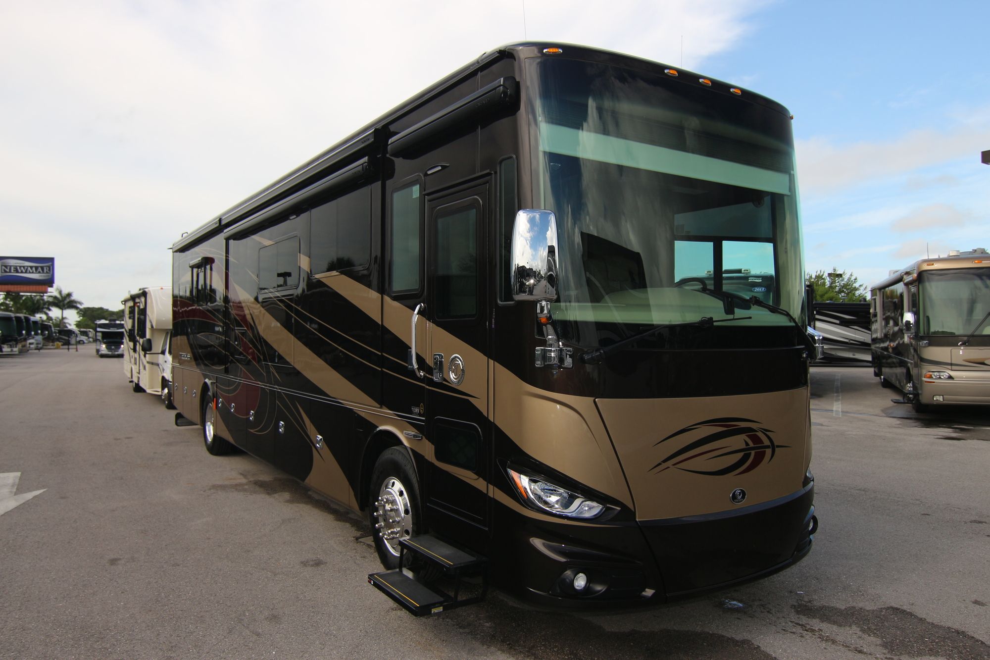 New 2019 Tiffin Motor Homes Phaeton 40IH Class A  For Sale