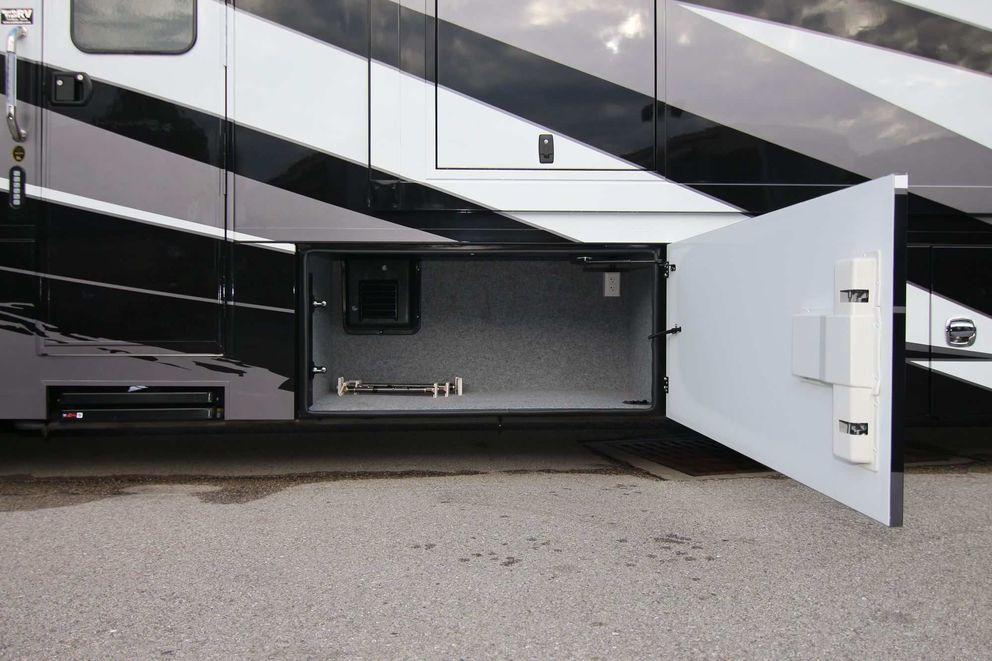 New 2020 Renegade Rv Verona Le 40LTS Super C  For Sale