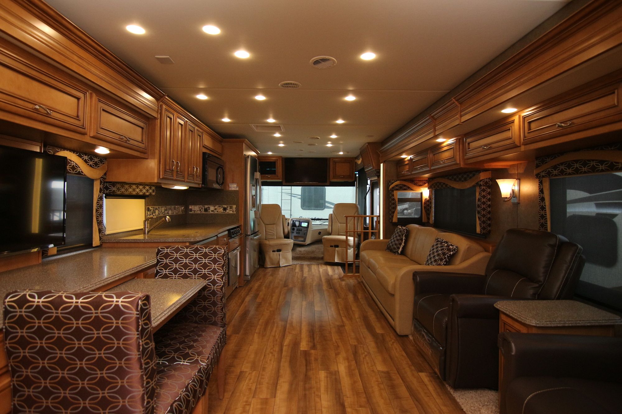 Used 2014 Newmar Canyon Star 3956 Class A  For Sale