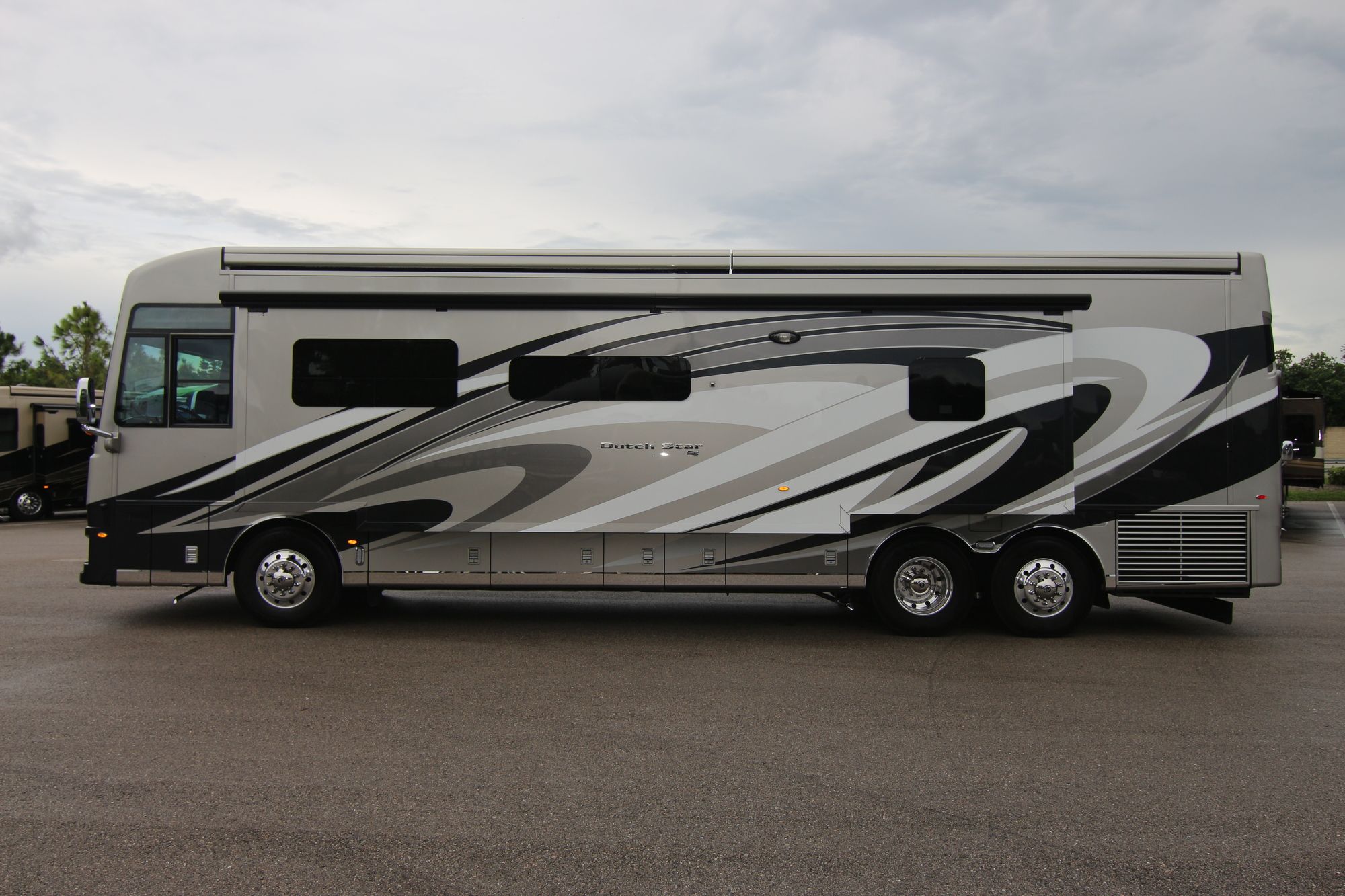 Used 2019 Newmar Dutch Star 4002 Class A  For Sale