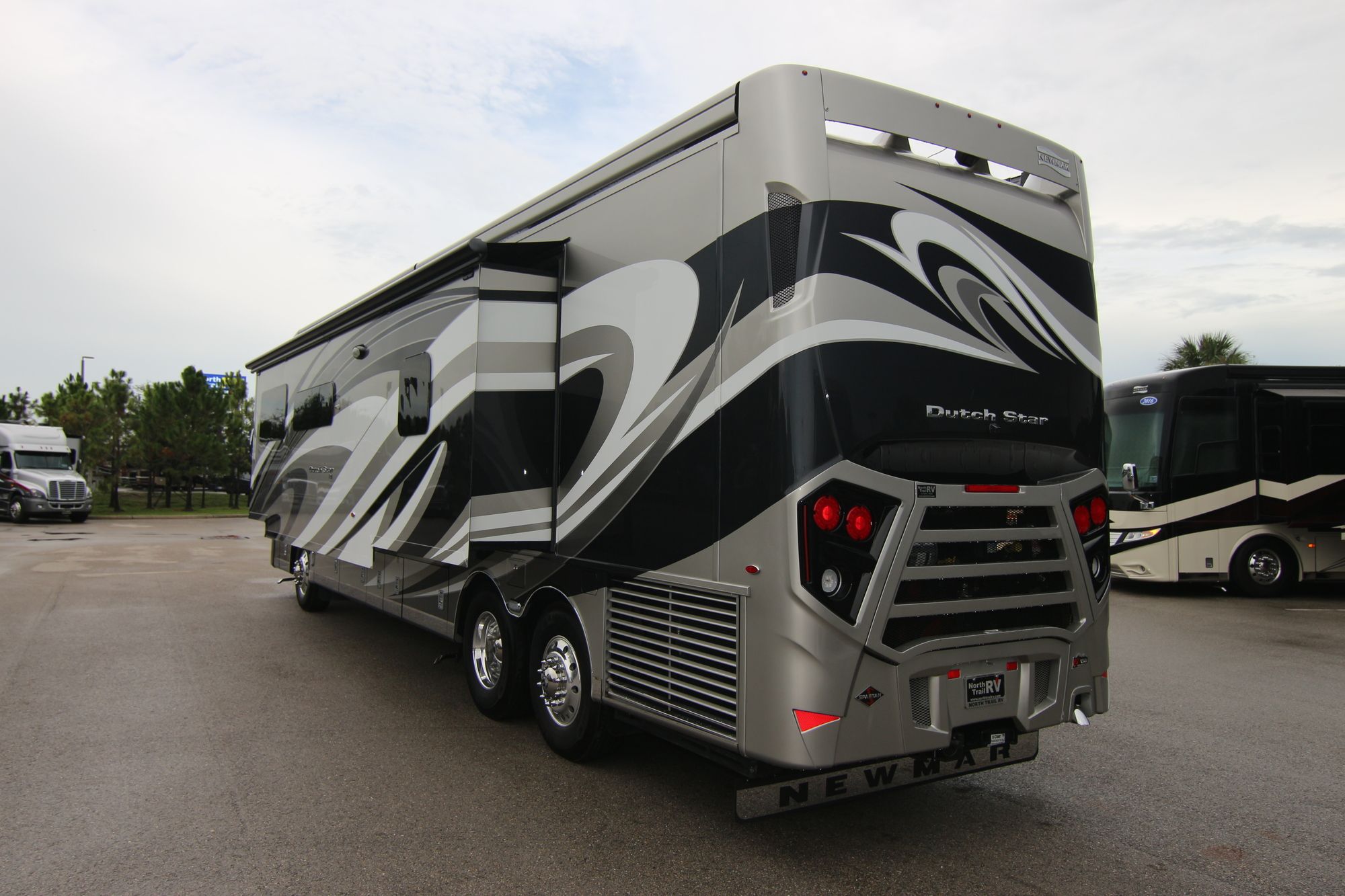 Used 2019 Newmar Dutch Star 4002 Class A  For Sale